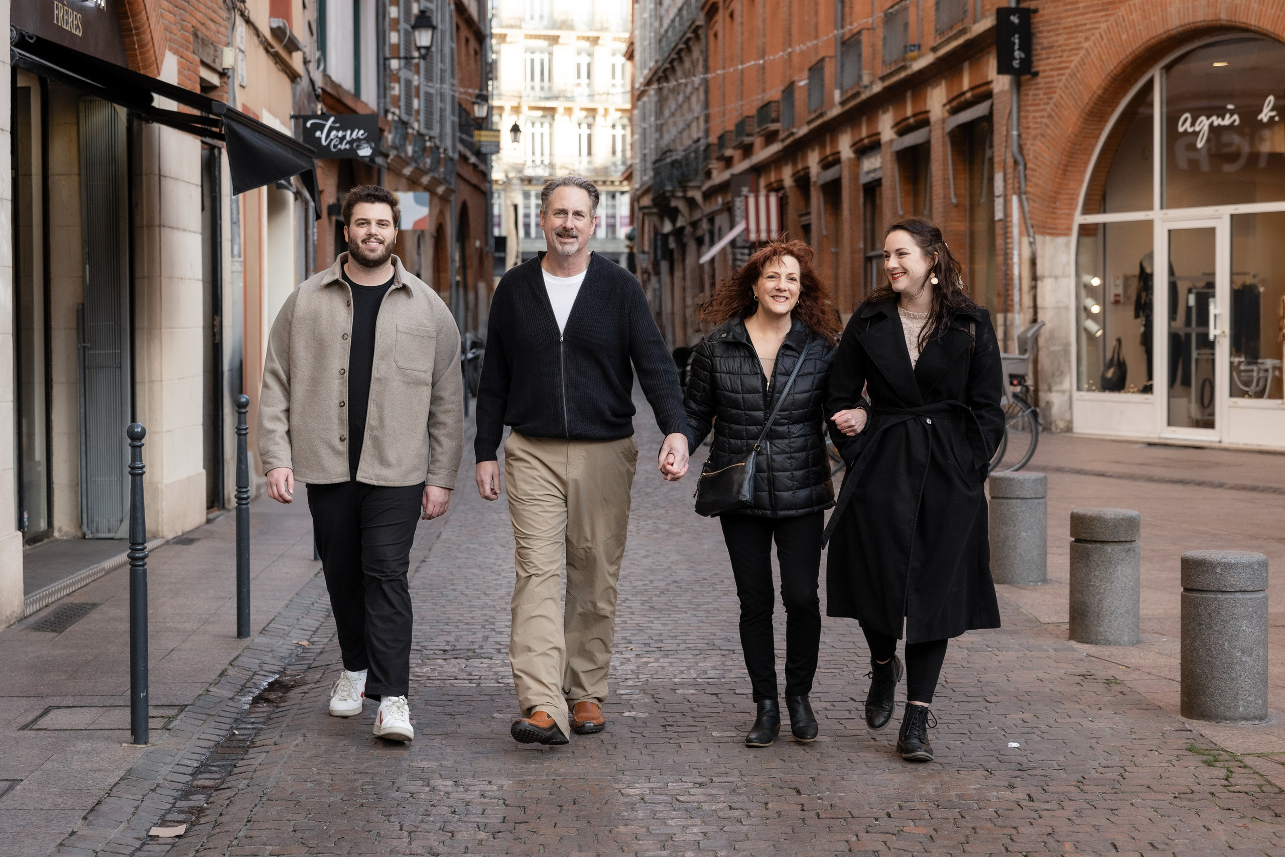 Séance photo famille avec enfants adultes à Toulouse