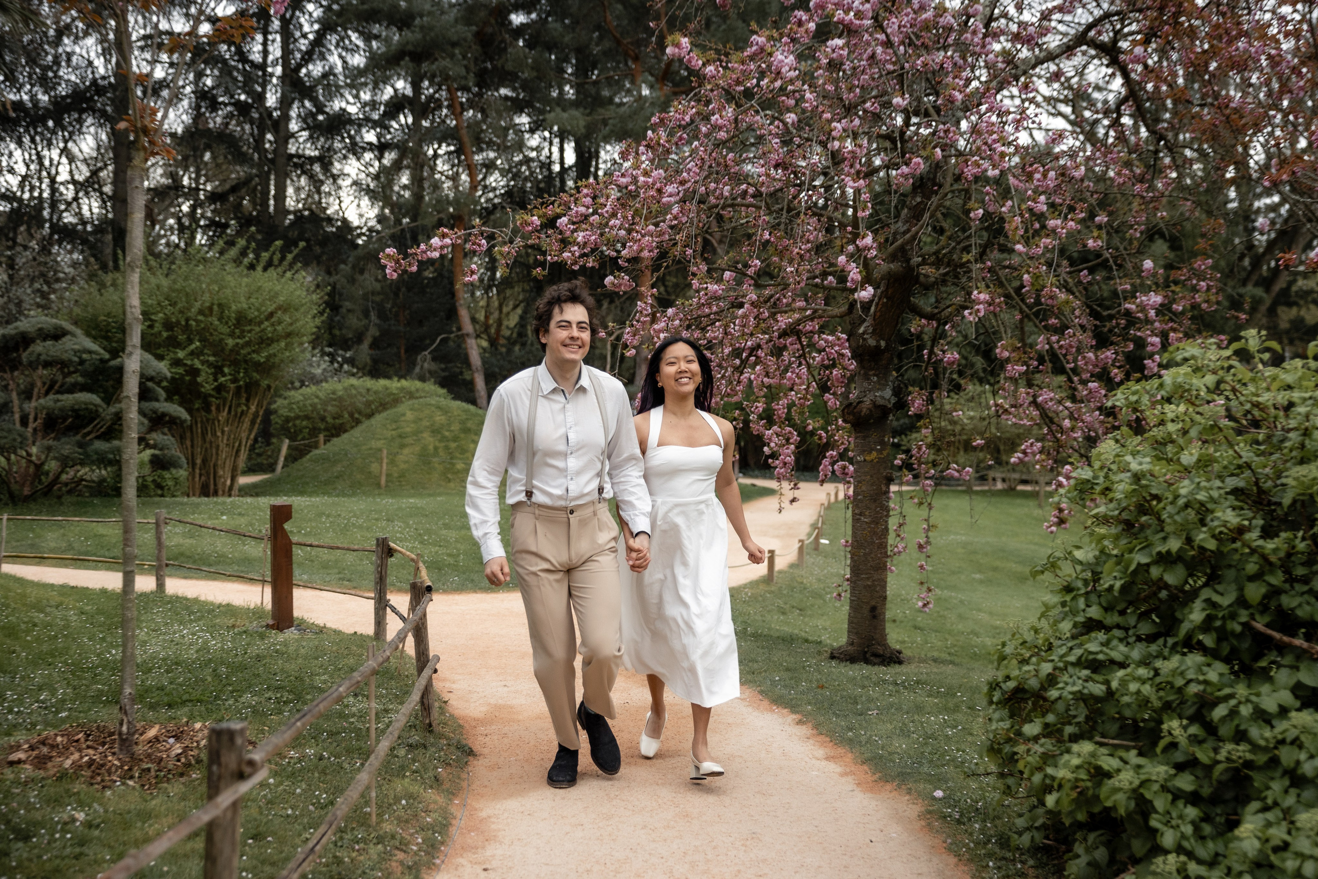 Photoshoot in the blooming Japanese Garden of Toulouse. Eugenie Smirnova — wedding, corporate and lifestyle photographer in Toulouse and Southwest France