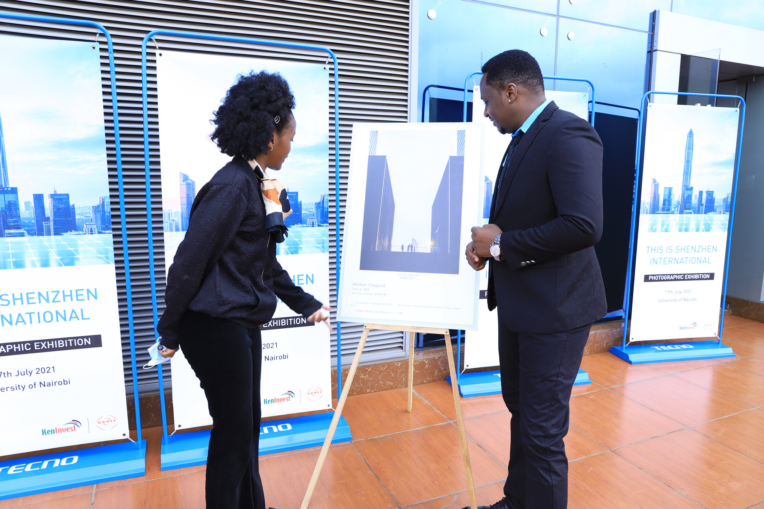 On July 17, 2021, an exhibition of works by photographers from Shenzhe. 中国街头摄影 | The Streets of China Through My Eyes | 深圳