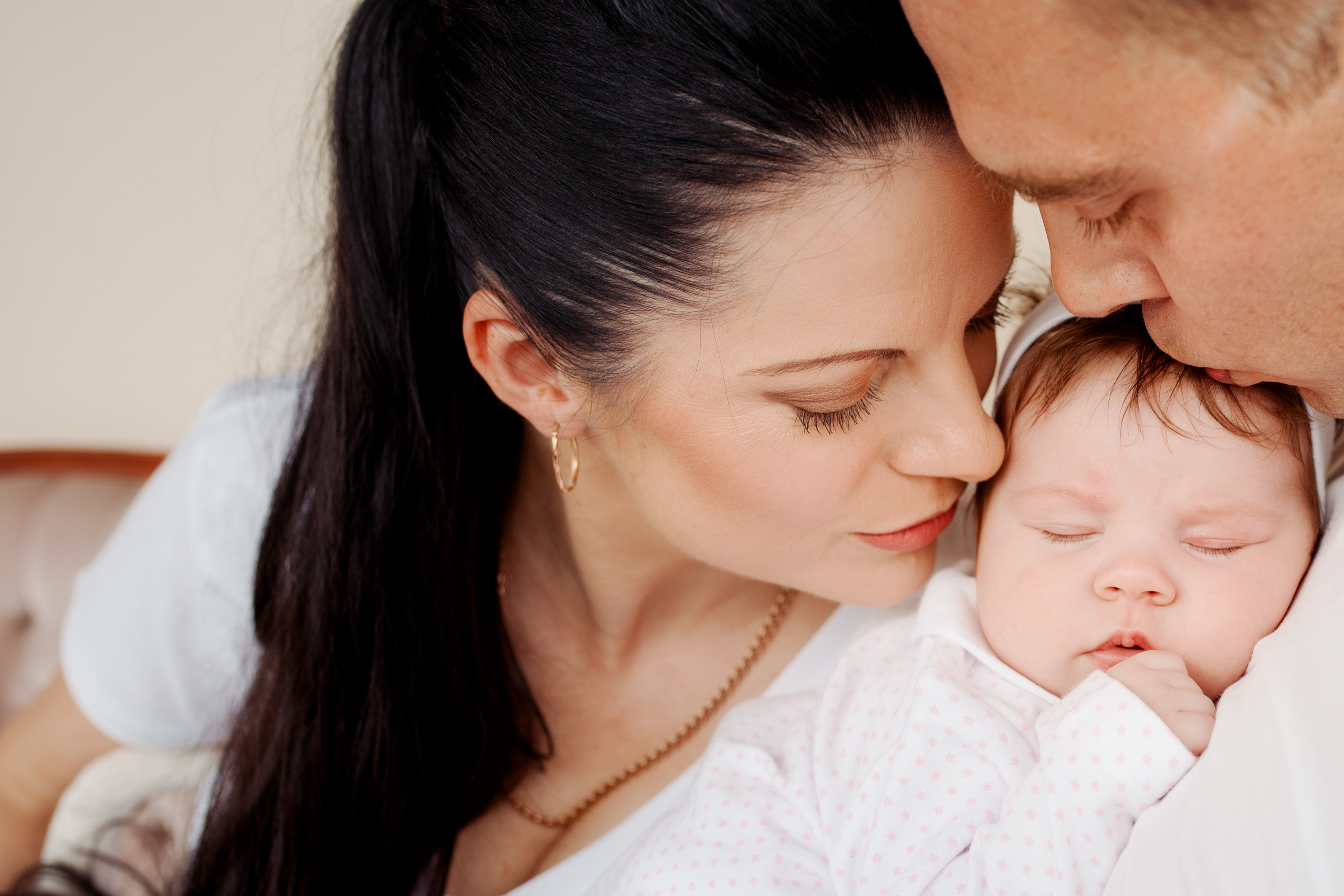 Krikštynos, krikštas, krikštynų fotosesija, ceremonija, bažnyčia krikštynų pasiruošimo fotografavimas fotosesija. Krikštynų fotografas Vilnius Trakai kaina krikštynų fotografavimas fotografė personal.lt photogrpahy kainos šeima, vaikai profesionali natūrali meninė reportažinė klasikinė fotosesija, krikštynų fotosesija gamtoje
