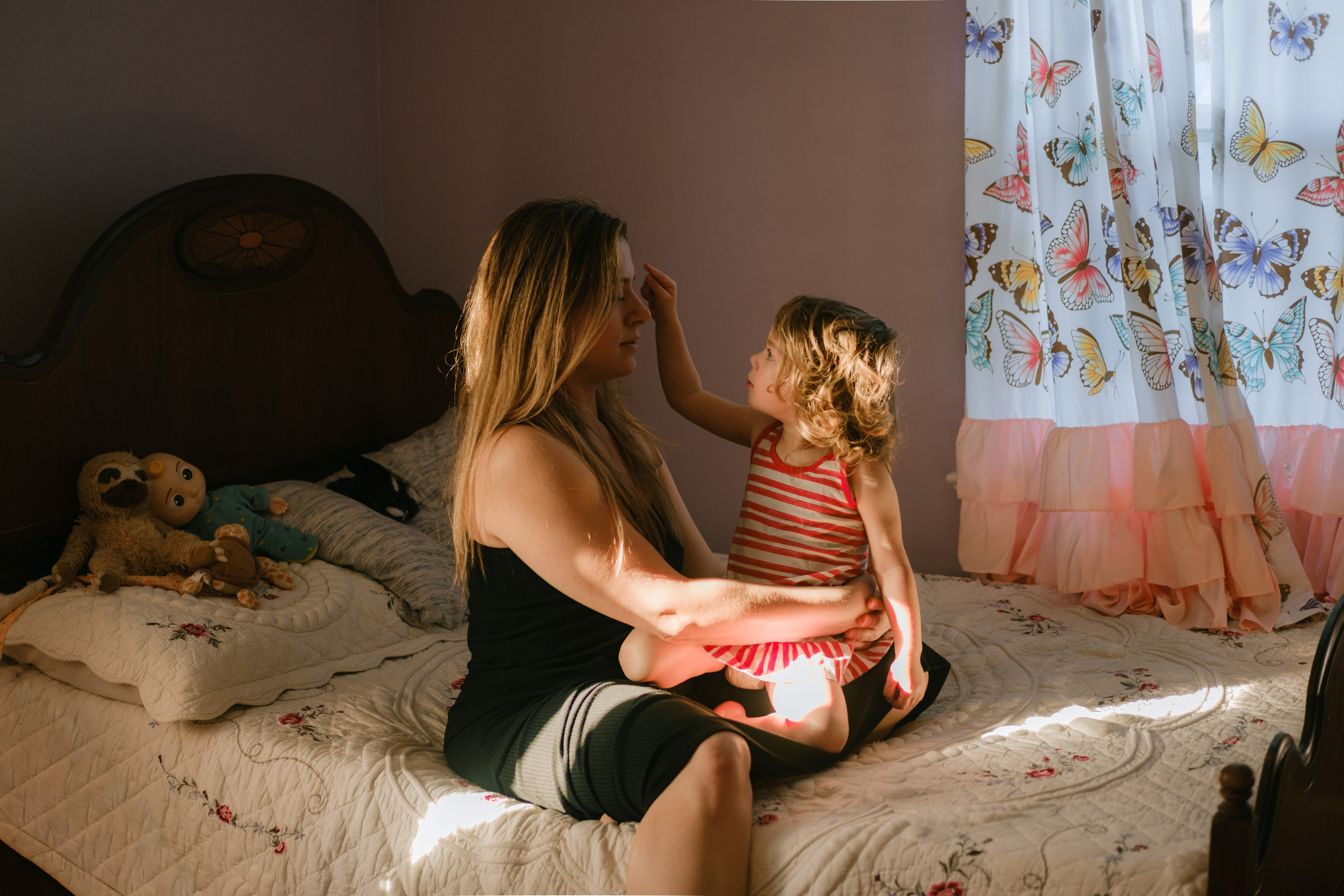 Documentary motherhood photo session in Richmond, VA