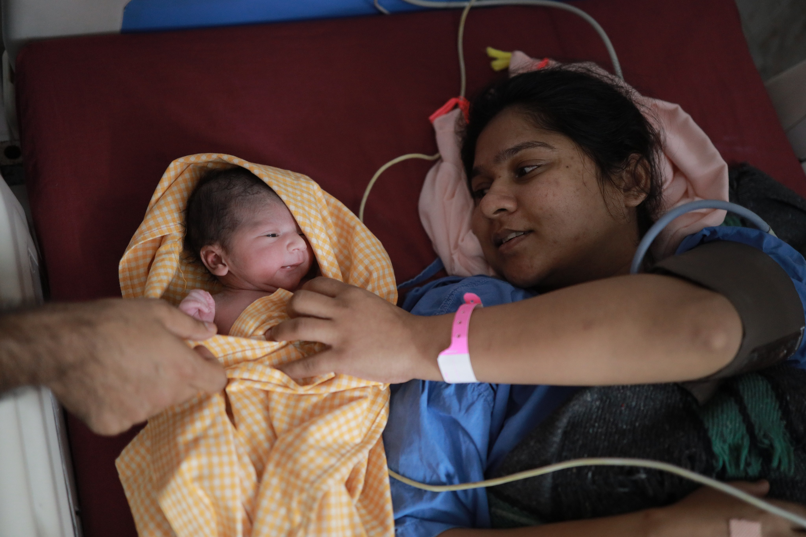 Birth & Hospital Session. BABY & FAMILY - MATERNITY - WEDDINGS & EVENTS - COMMERCIALS & CORPORATE | GOWTHAMAN SIVARAJ