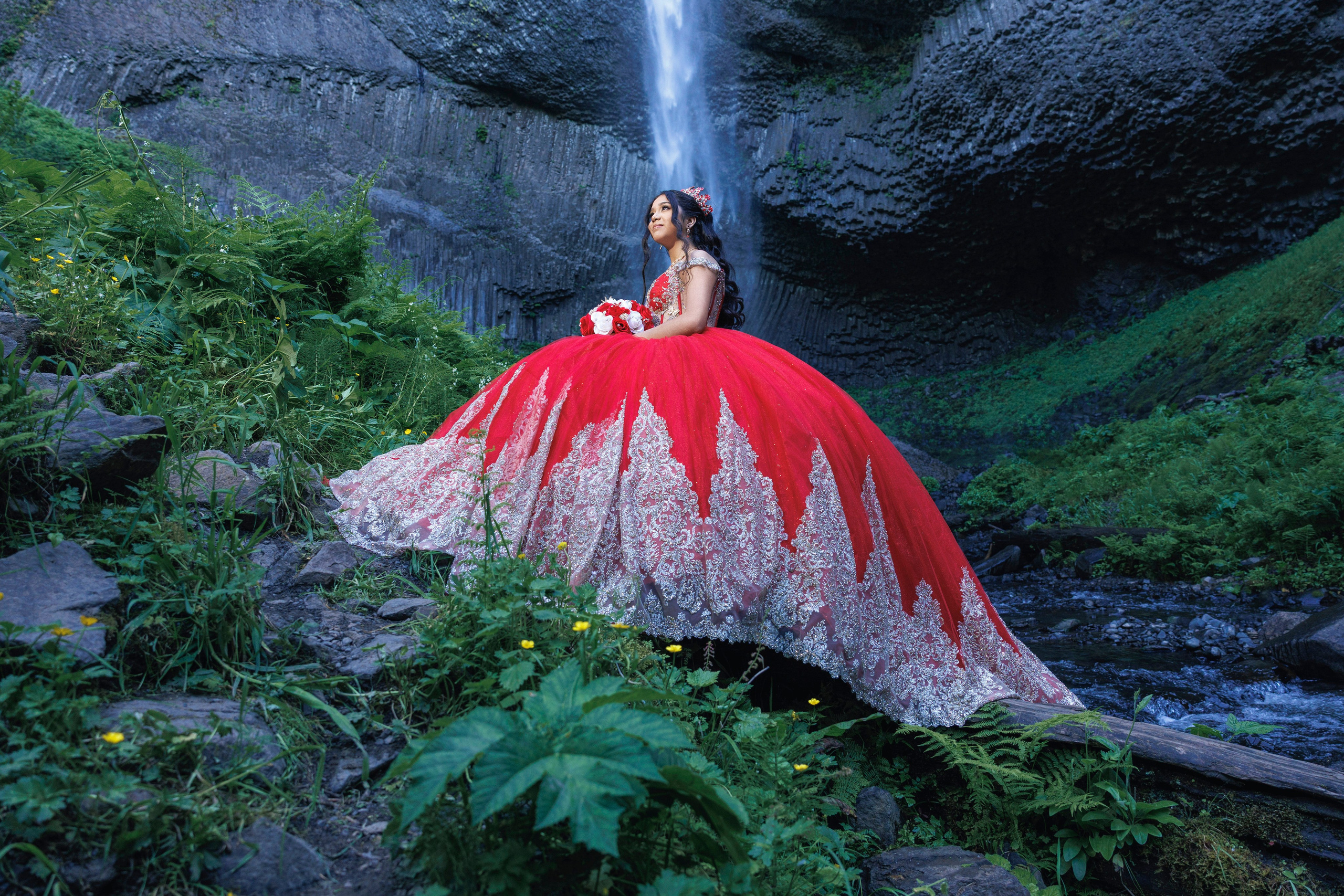 Timeless quinceañera portraits in the Columbia River Gorge
