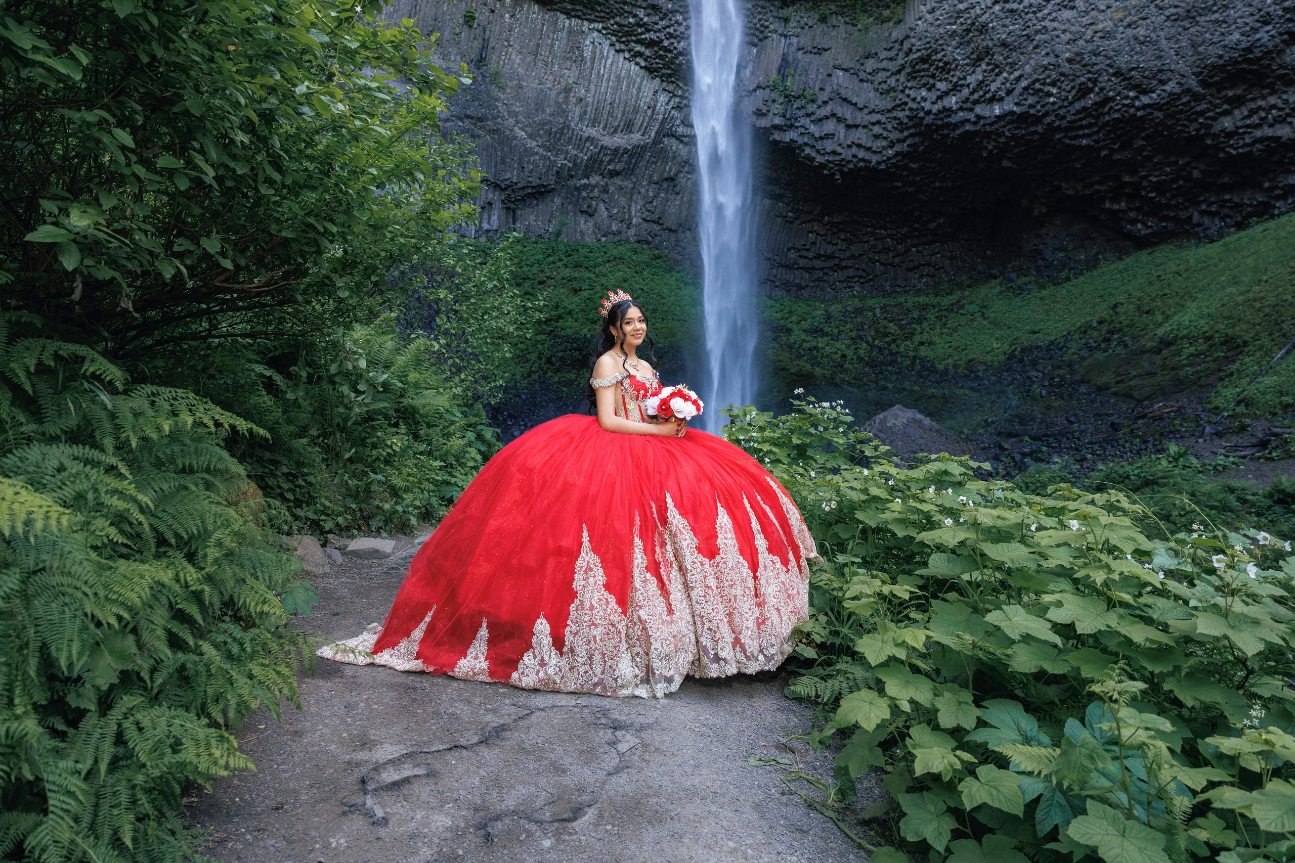 Quinceañera portrait with Oregon mountain and river views