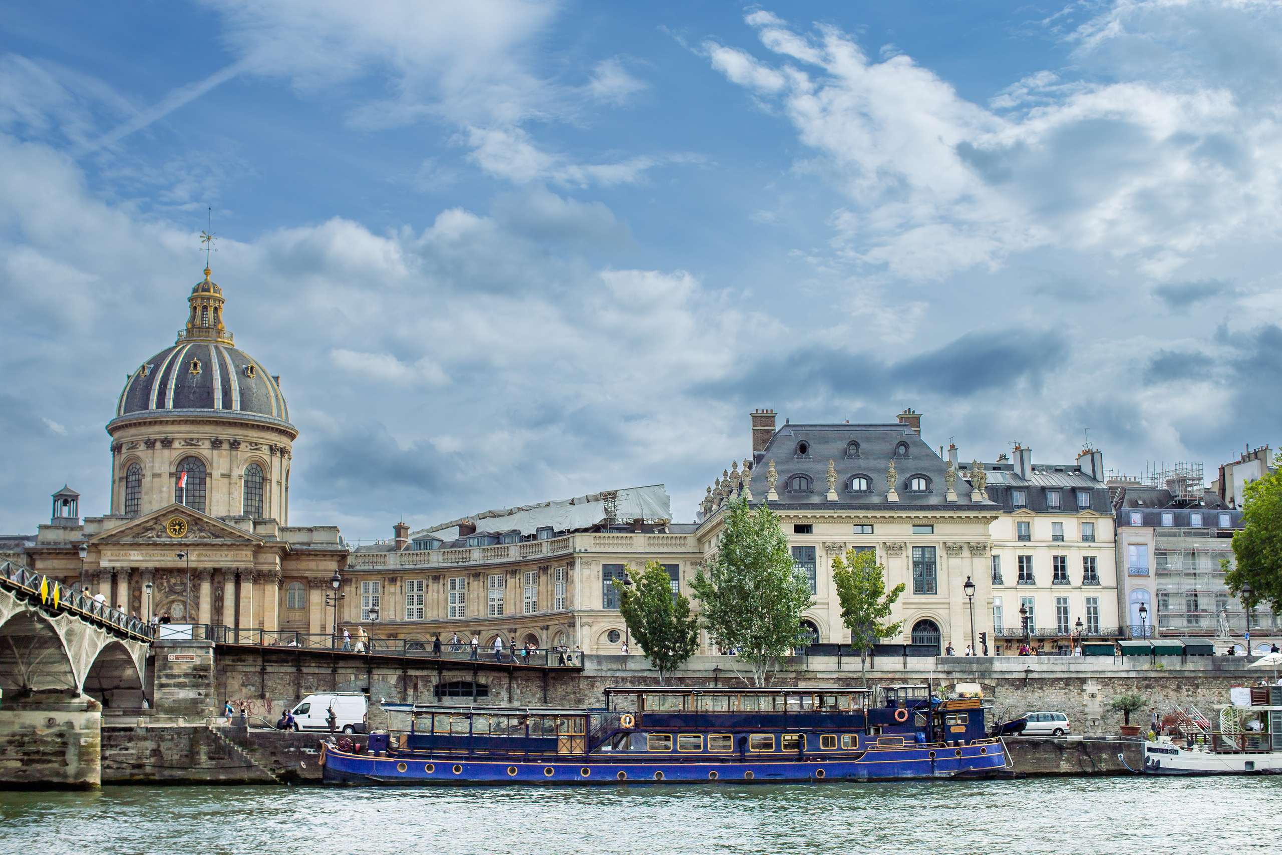 PARIS UNVEILED: ROMANTIC PROPOSAL ON THE SEINE. Photographe à Paris