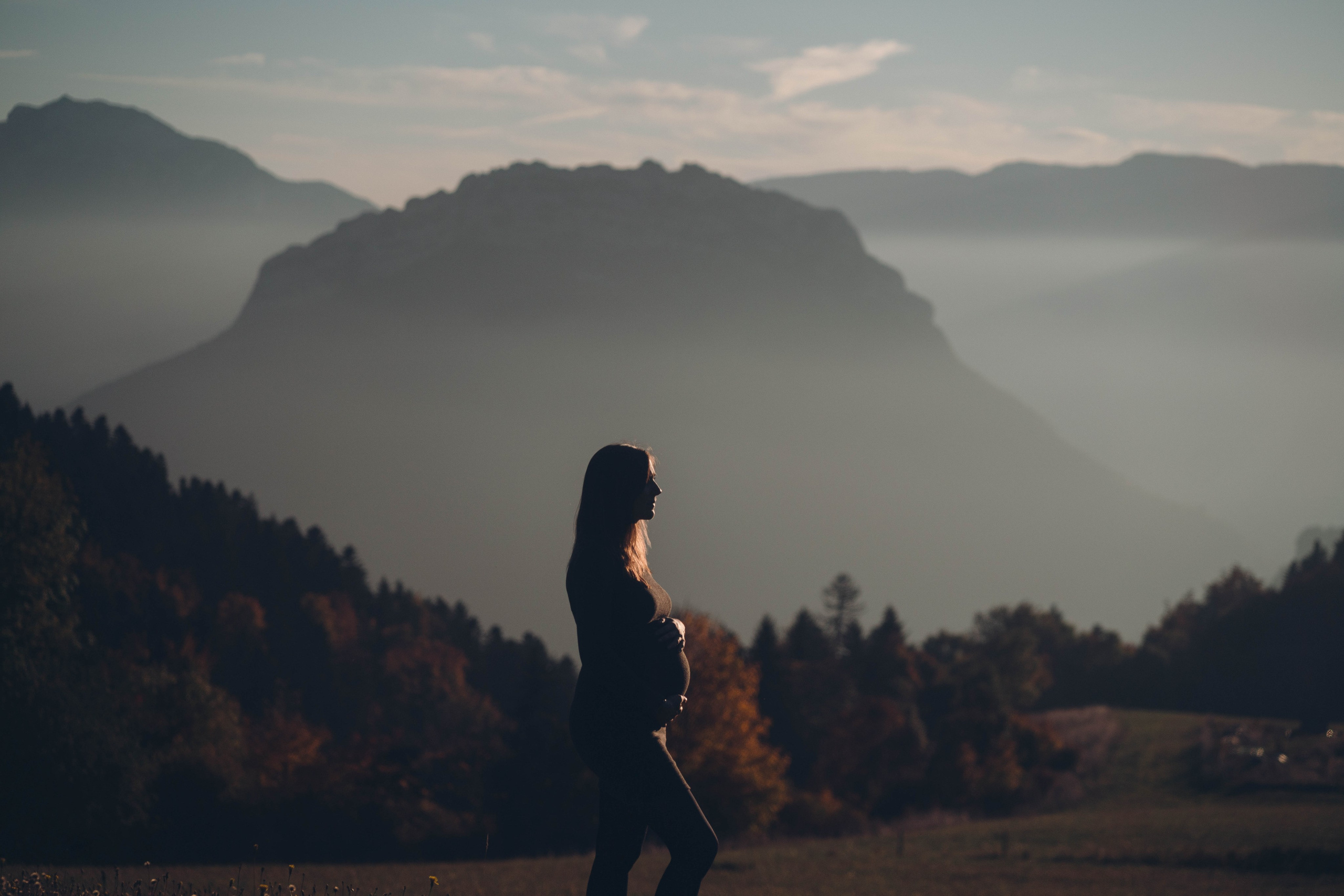 Photographe grossesse en montagnes