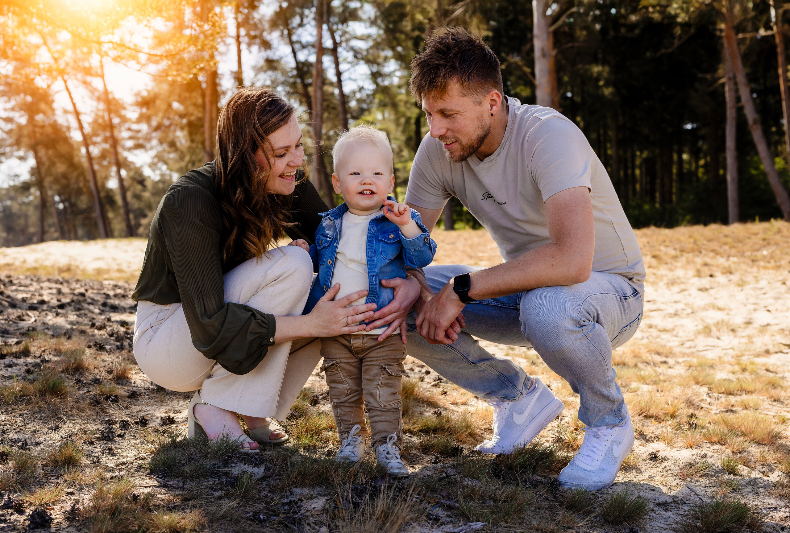 Hoe verloopt een gezinsfotoshoot met kleine kinderen? Alles wat je kunt verwachten. Familie en huwelijksfotograaf in Zwolle Overijssel