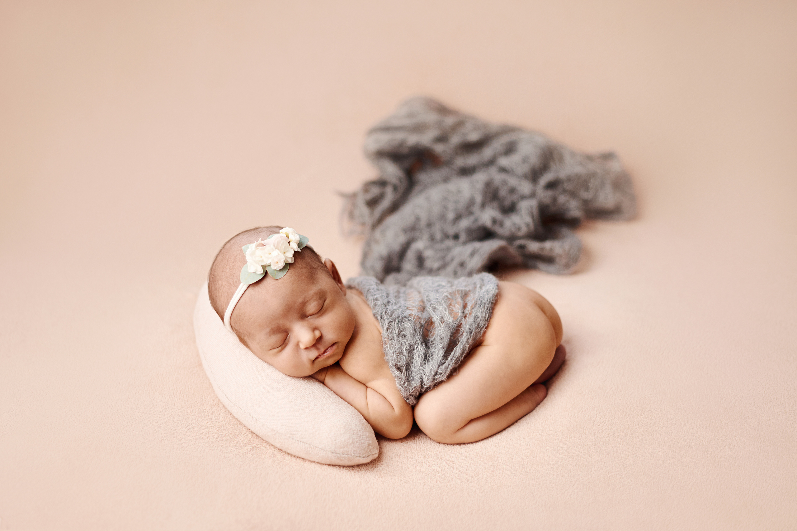 Фотосесії новонароджених малюків. Фотограф новонароджених діток та їх сімей в Тернополі