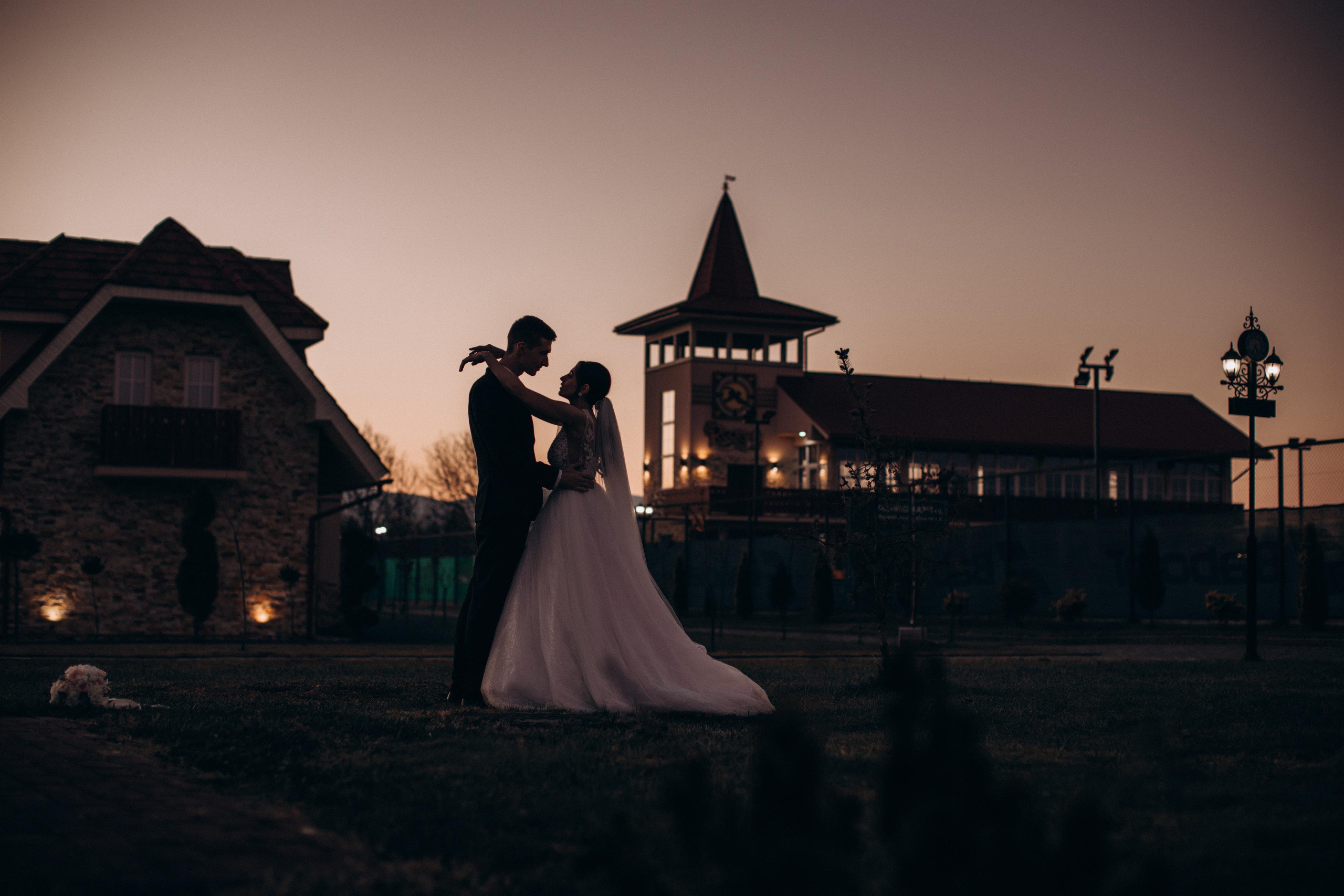 Ціни на весільну фотозйомку. Кожне фото - це історія, про яку я розповідаю без слів