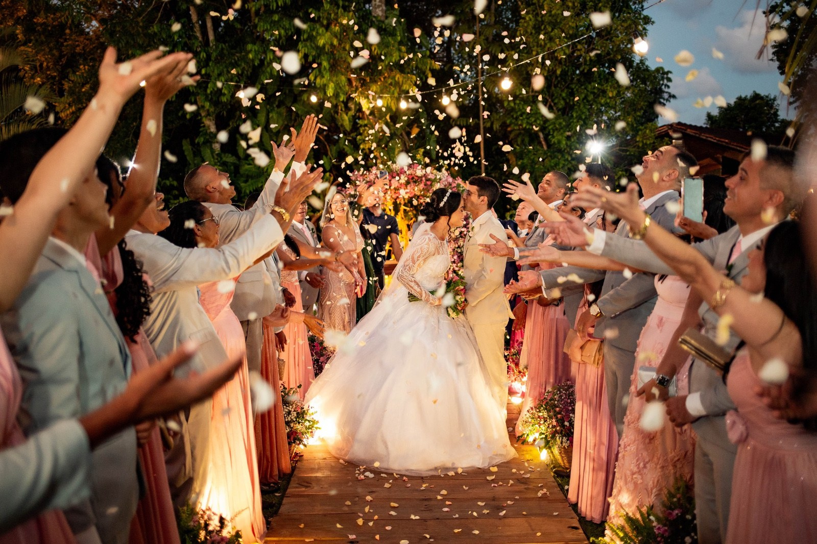 Escolha Como Quer Guardar o Seu “Sim”,Transformando Sonhos em Memórias,Seu Amor Merece o Melhor Roteiro. Cinegrafista Especialista em Casamentos