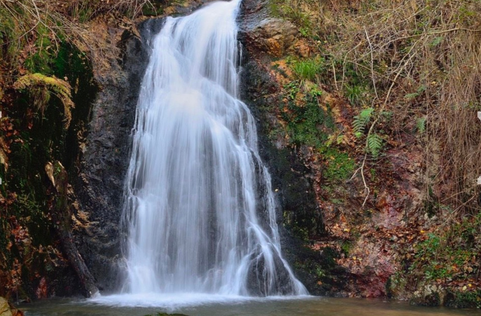 ФОТОСЕСІЯ НА ВОДОПАДІ В АСТУРІЇ. Fotógrafo de bodas y familias en España, Málaga, Marbella