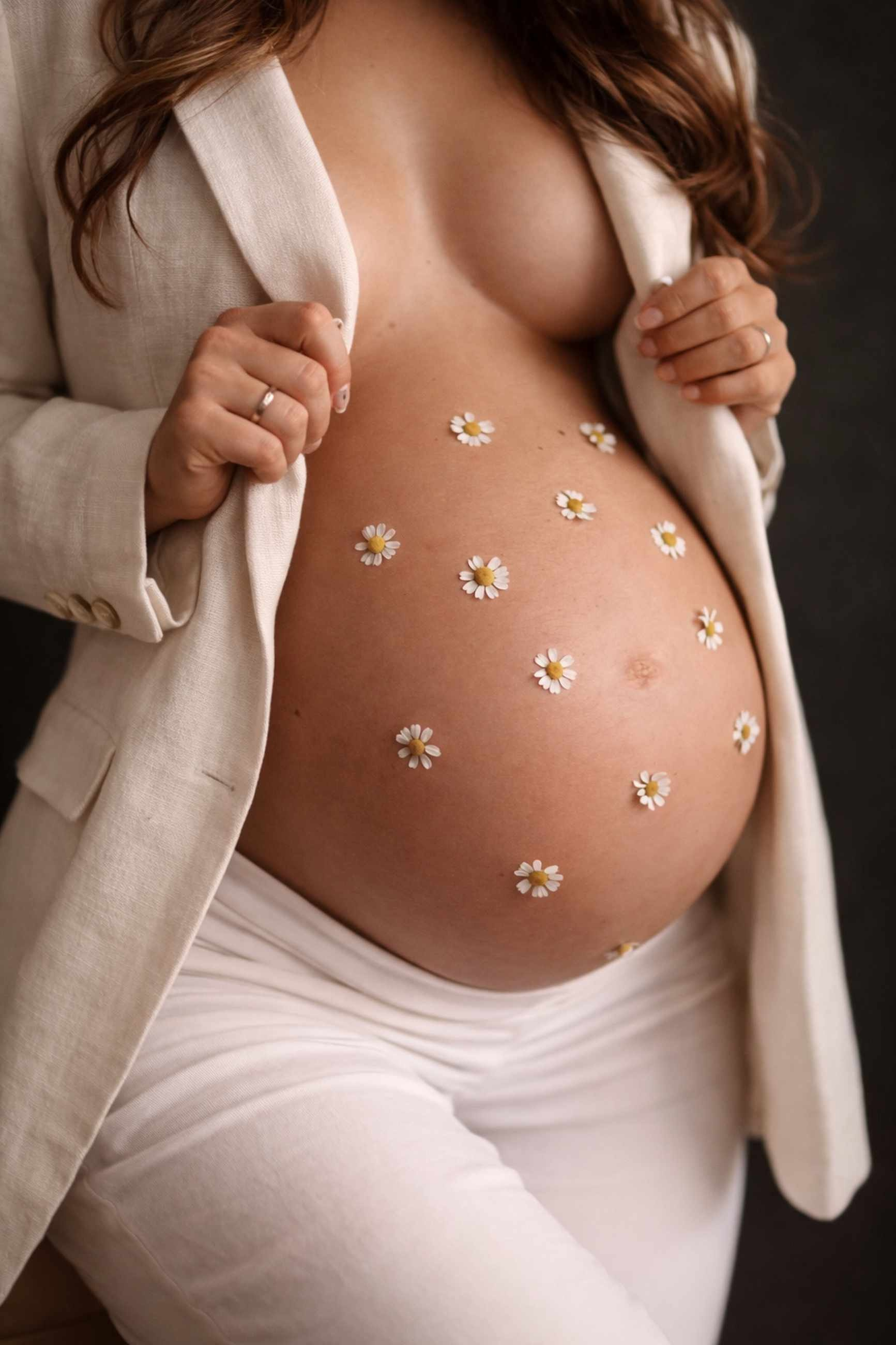 Фотосессия беременности крупный план живота