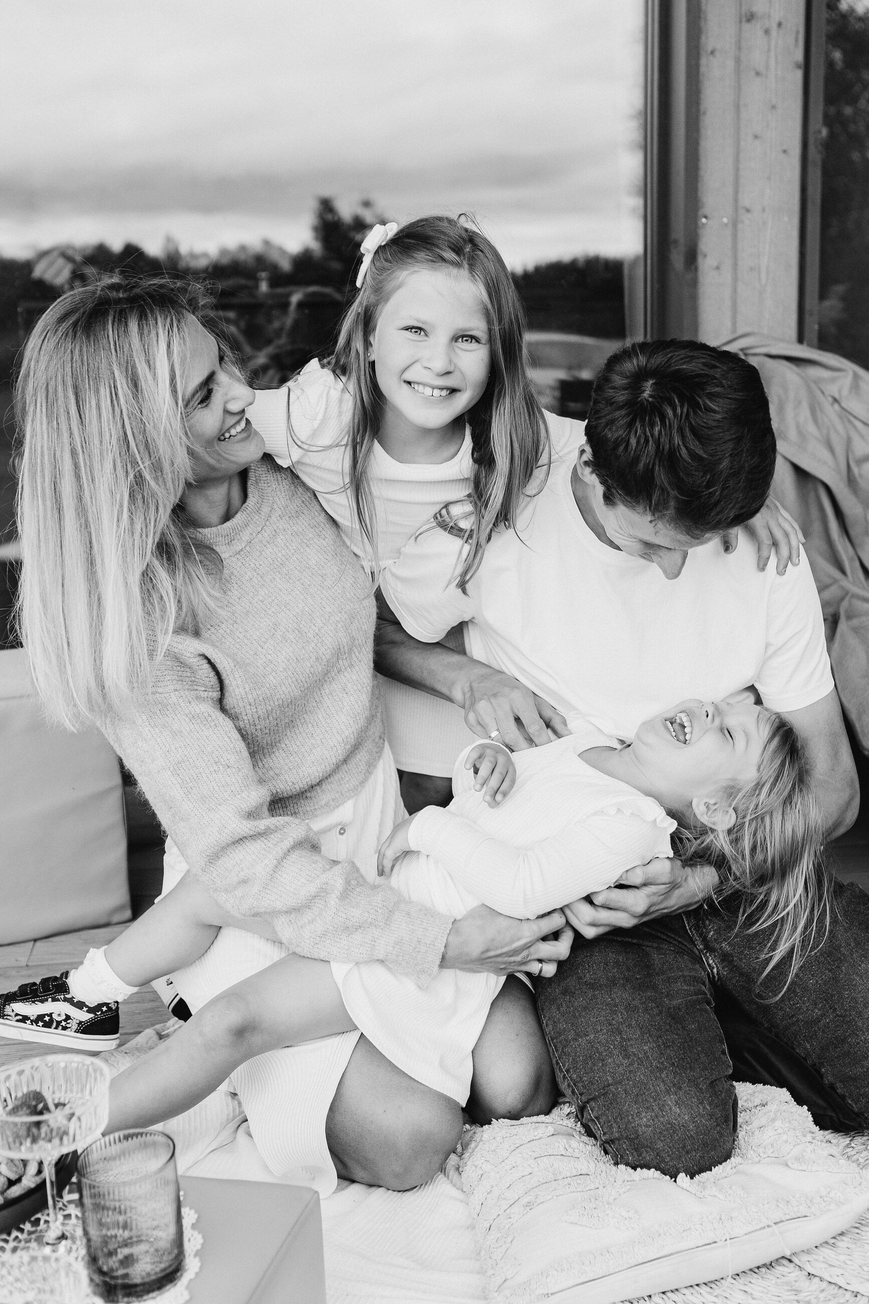 IETEIKUMI ĢIMENES FOTOSESIJAI MĀJĀS (skraidošie bērni)