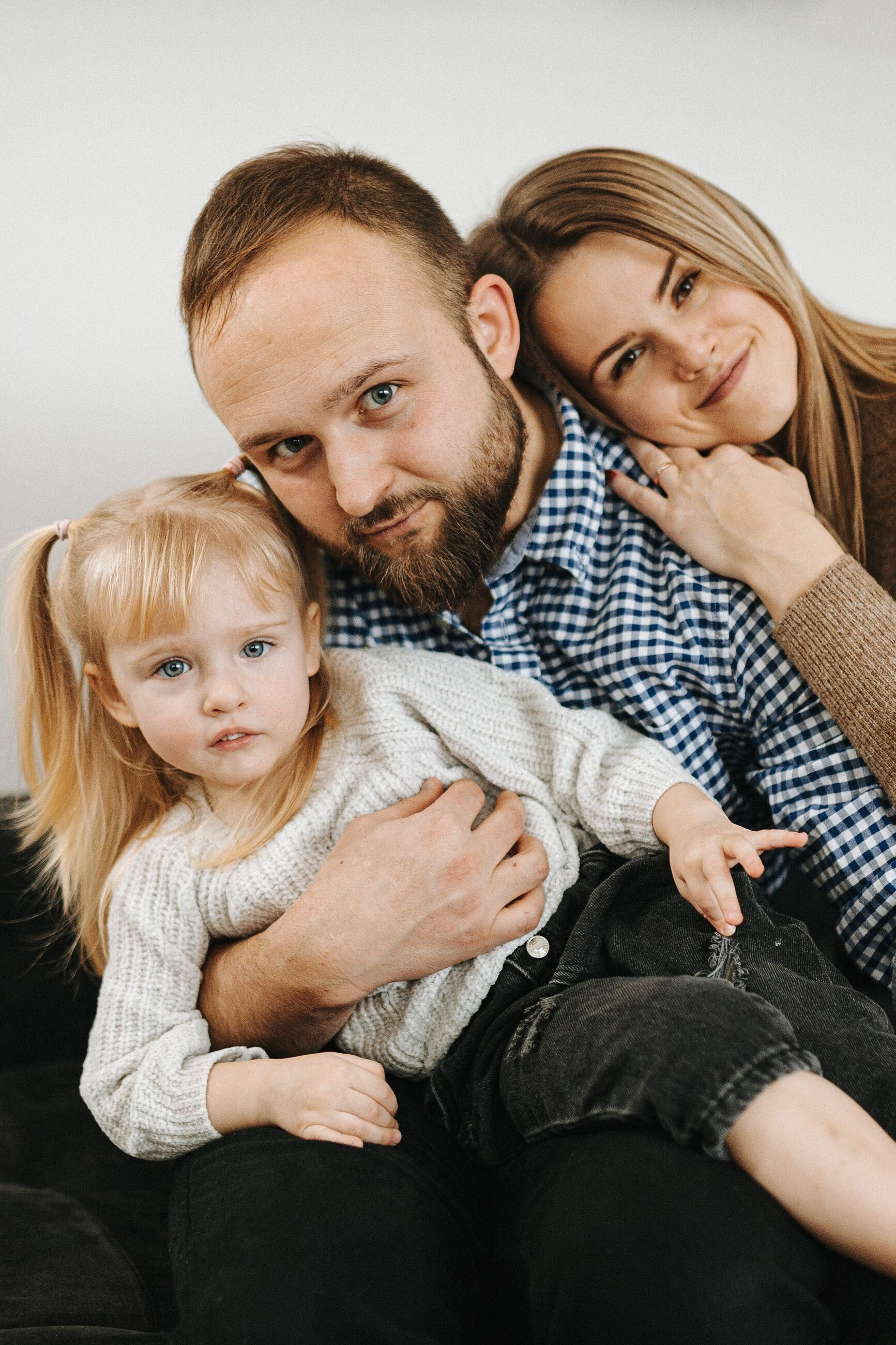 IETEIKUMI ĢIMENES FOTOSESIJAI MĀJĀS (skraidošie bērni)