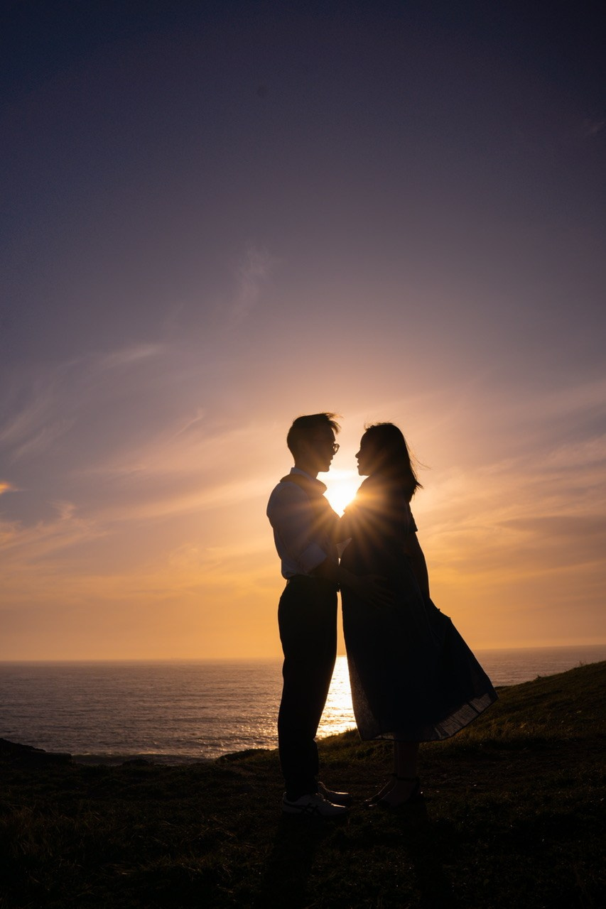 Golden Light & Ocean Breeze — A Maternity Session at Mori Point. Maternity, family and newborn photography in San Francisco Bay Area