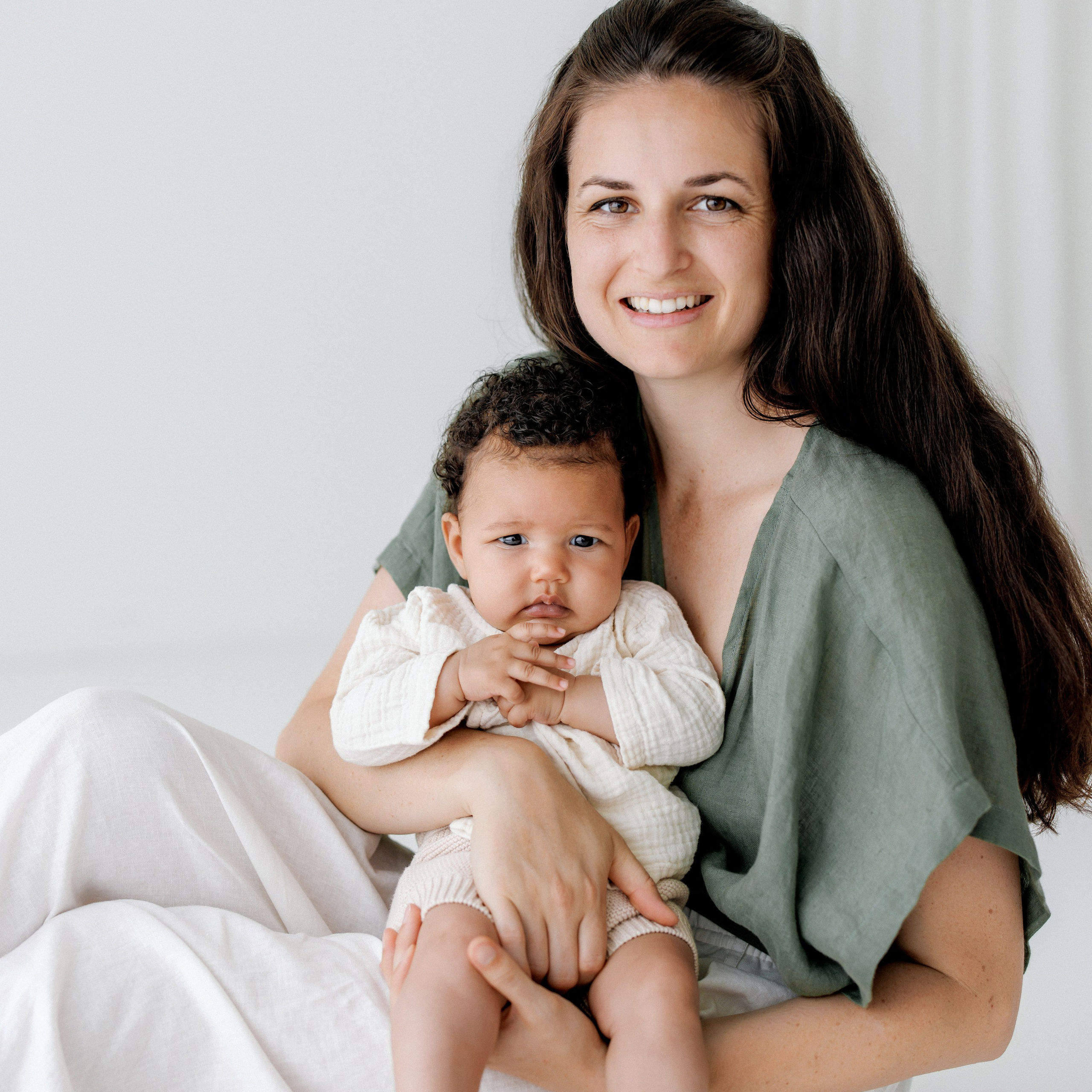 Get in touch family. Family & Wedding Photographer Switzerland and Italy. Valeria Diaz