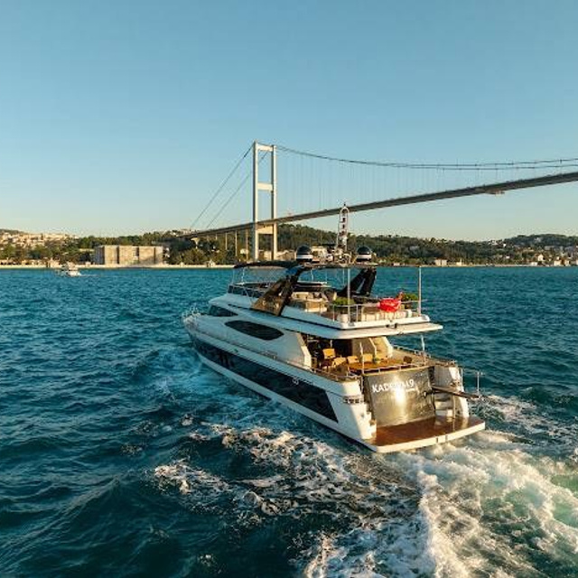 СТАМБУЛ · PRIVATE YACHT EXPERIENCES