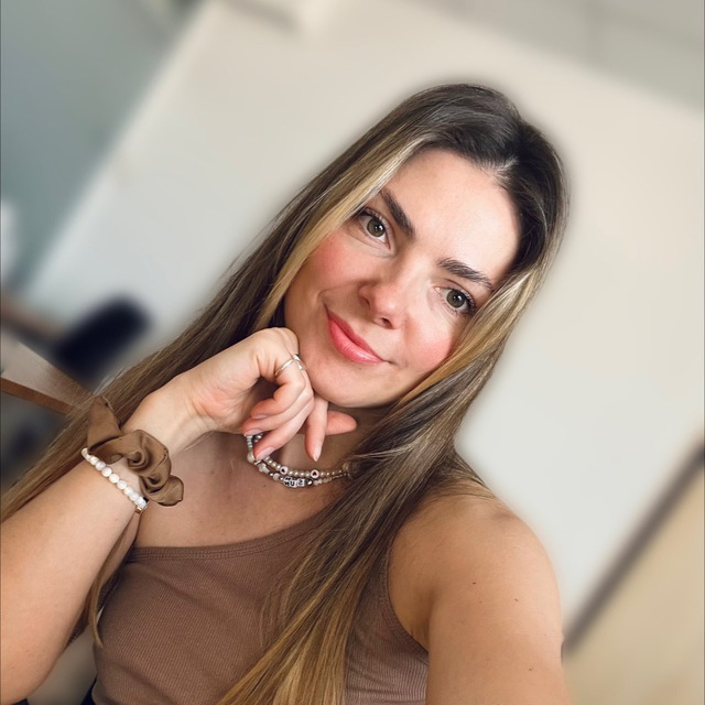 Karass Lab — онлайн мастерская проектной фотографии. Stanislava Novgorodtseva — Photographer | Visual Artist | Educator