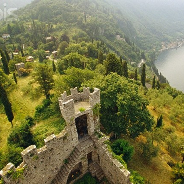 Lake view proposal. Wedding and proposal photographer Italy Como Milan Pavia Bergamo Tuscany Marija Galaka
