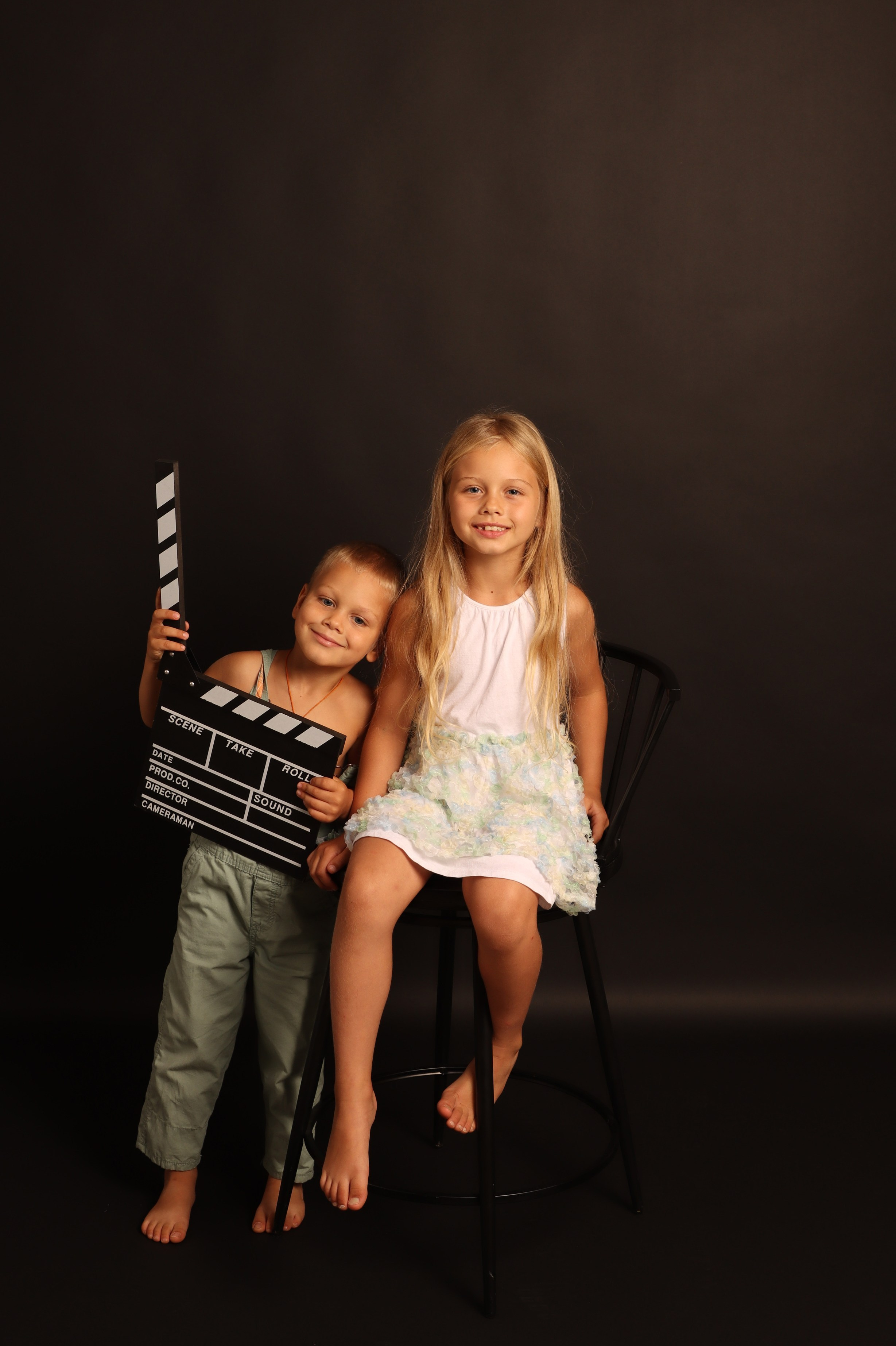 Черный фон. SHOOT IT YOURSELF — SELF PORTRAIT STUDIO IN CHICAGO