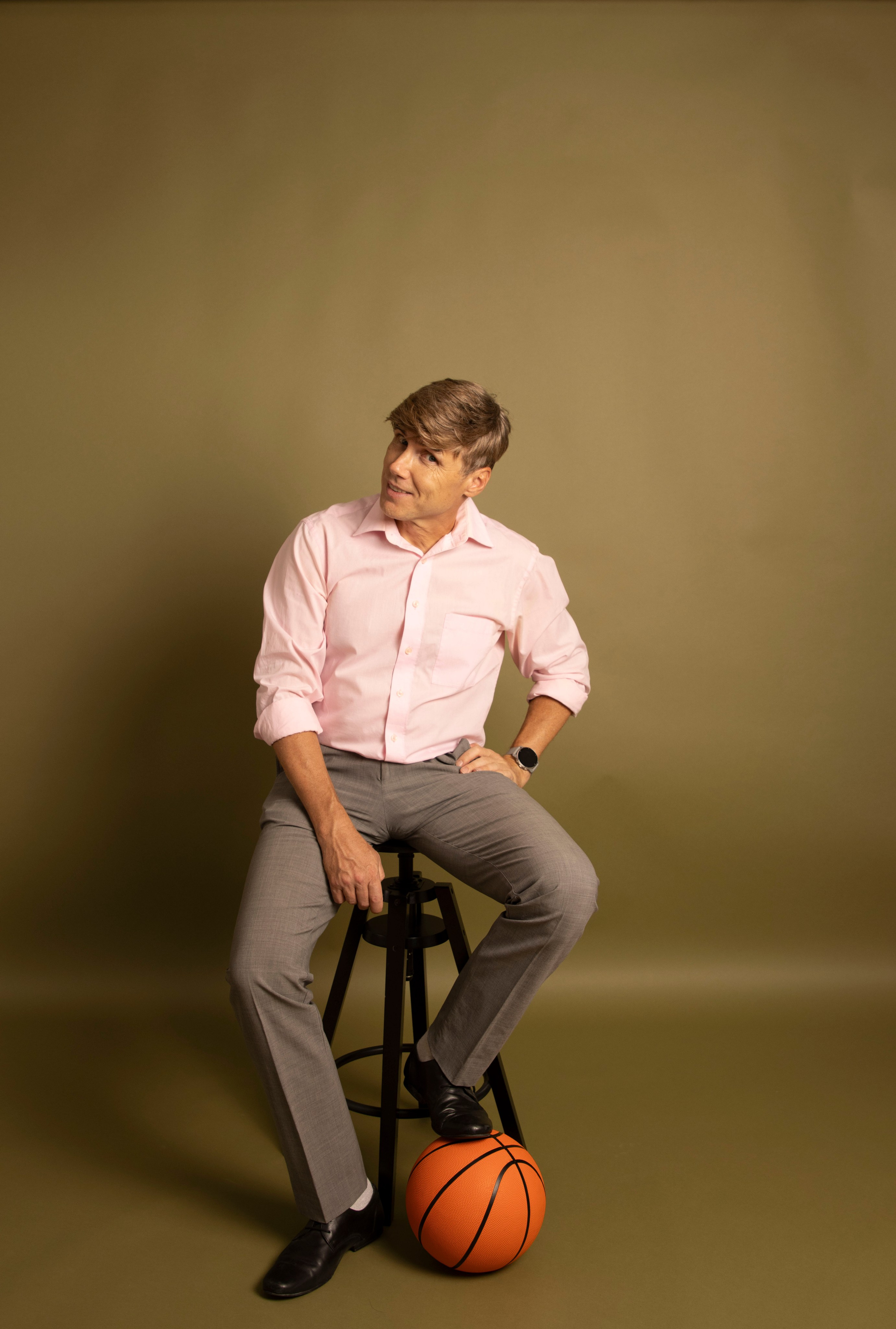 Оливковый фон. SHOOT IT YOURSELF — SELF PORTRAIT STUDIO IN CHICAGO