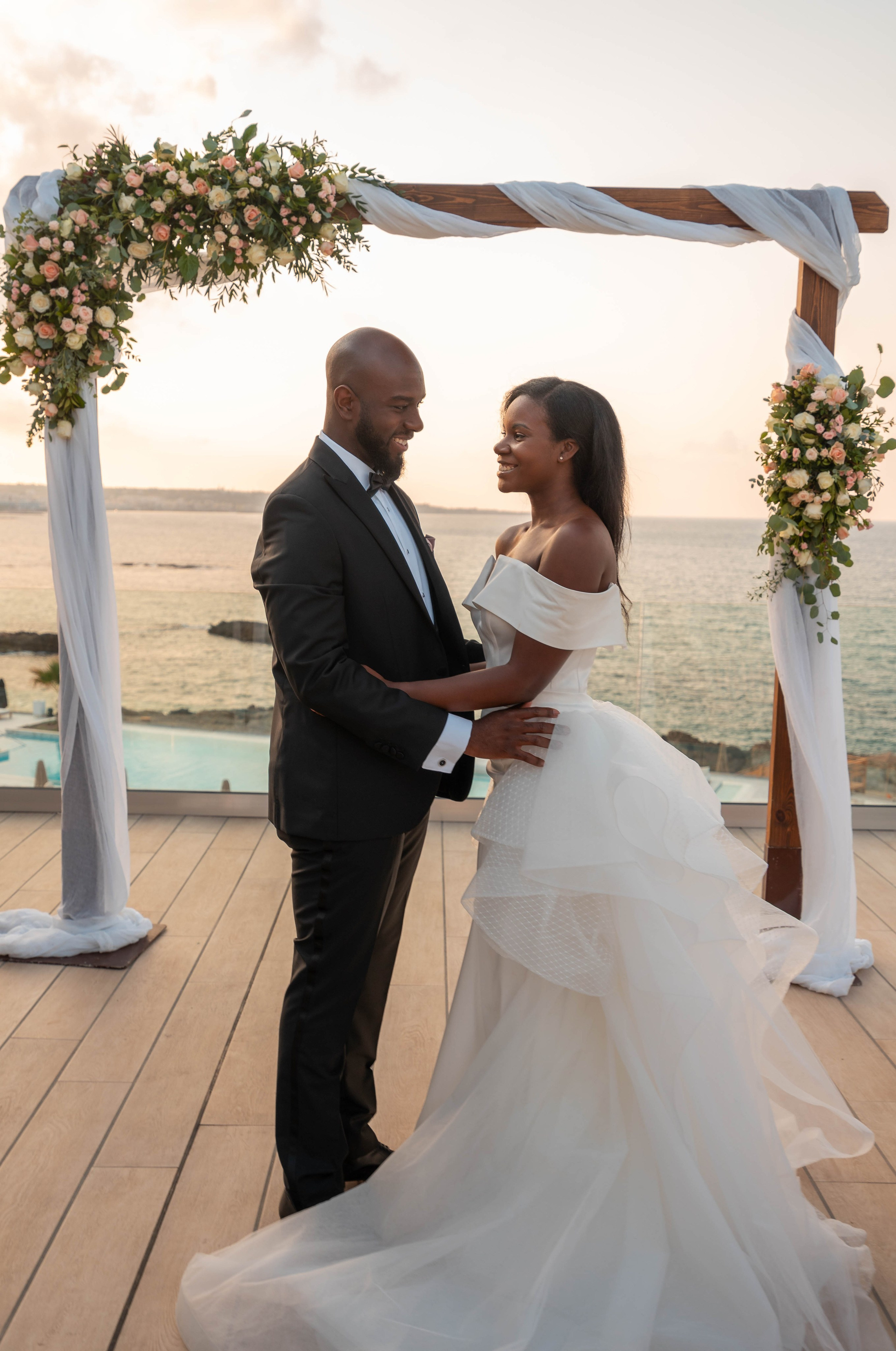 photographer in Santorini wedding