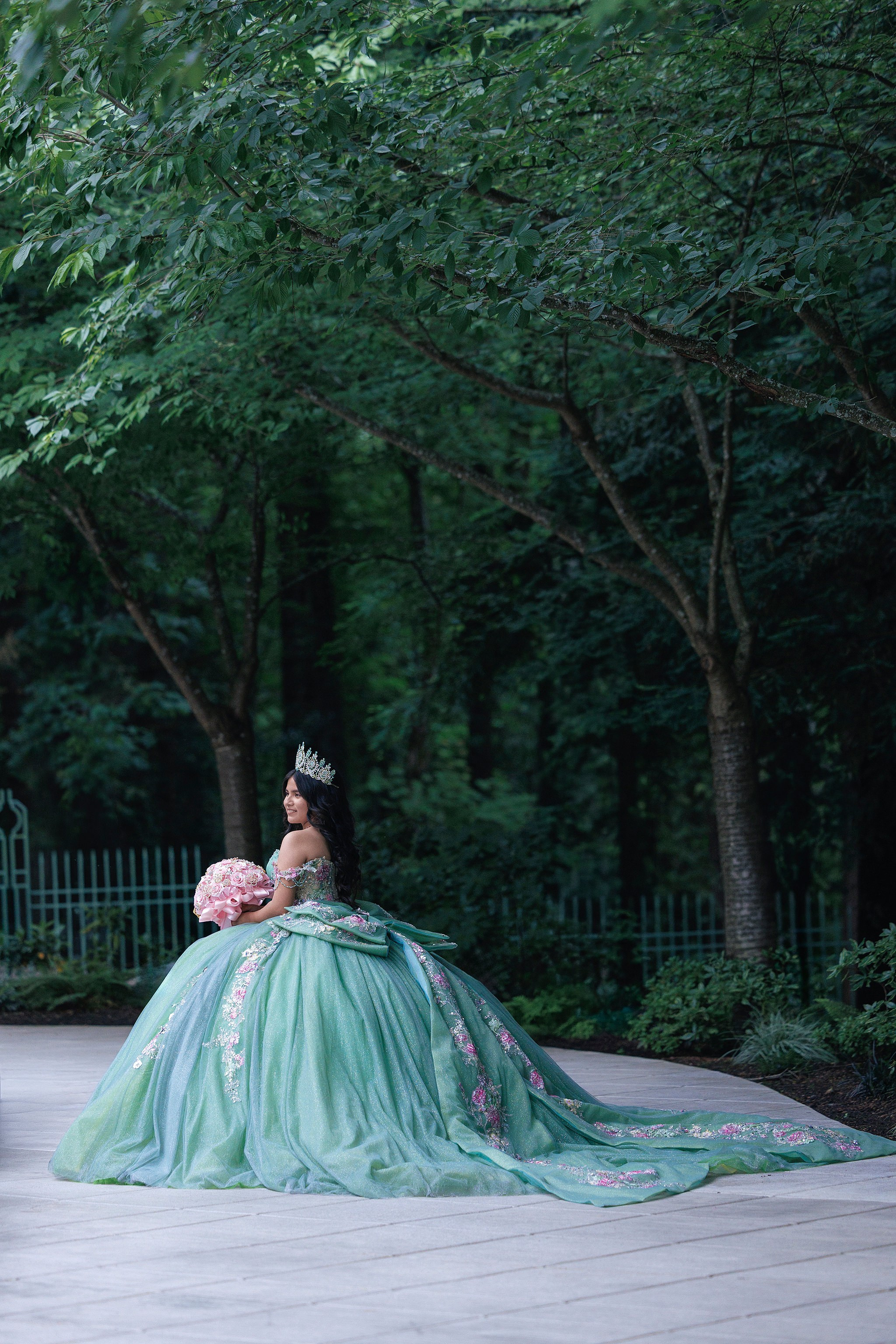 The 5 Best Quinceañera Photoshoot Locations in Oregon. Fotógrafo de Quinceañeras en Portland | Fotografía de Quince Años en Oregon y Washington