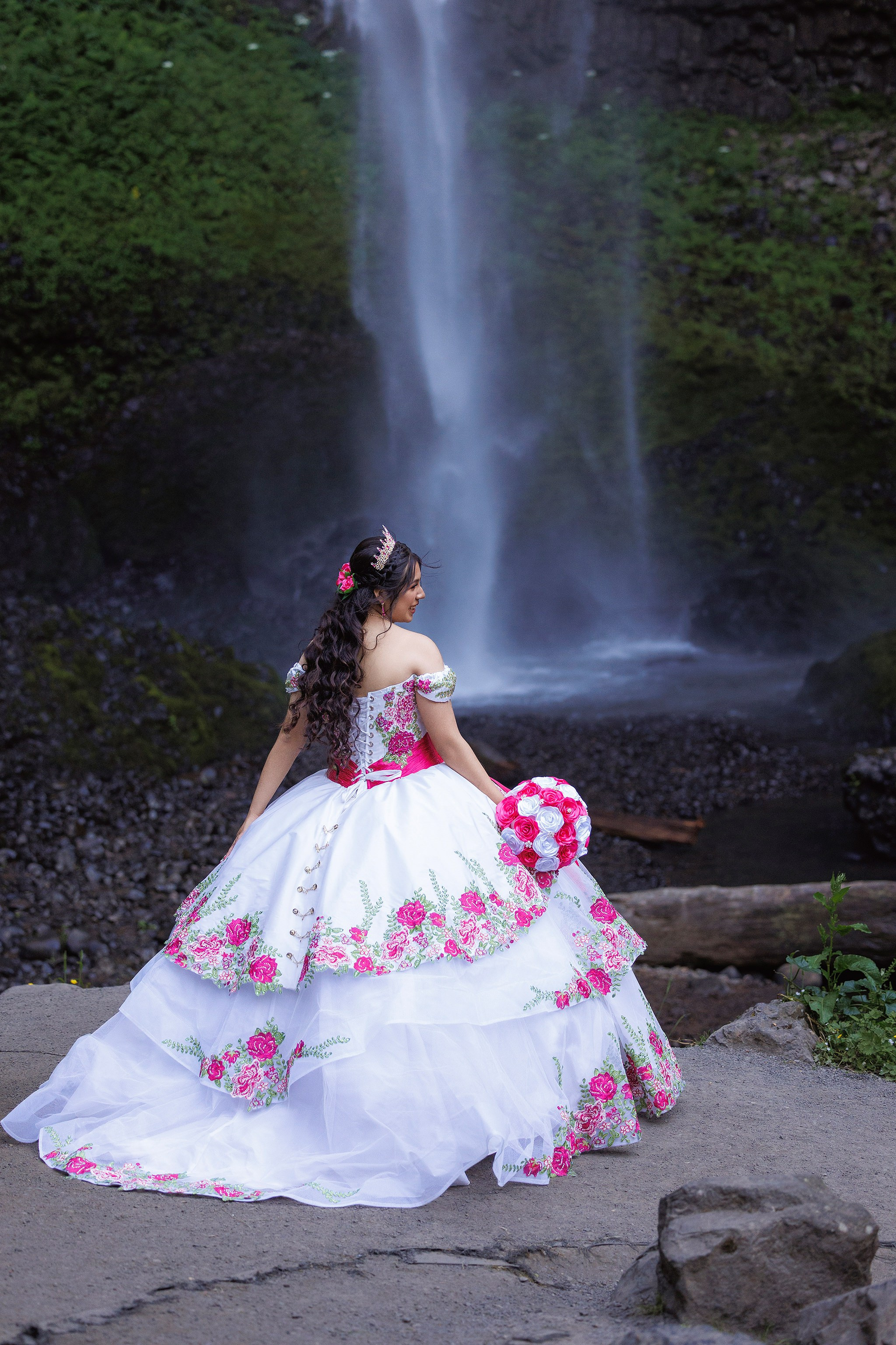 The 5 Best Quinceañera Photoshoot Locations in Oregon. Fotógrafo de Quinceañeras en Portland | Fotografía de Quince Años en Oregon y Washington