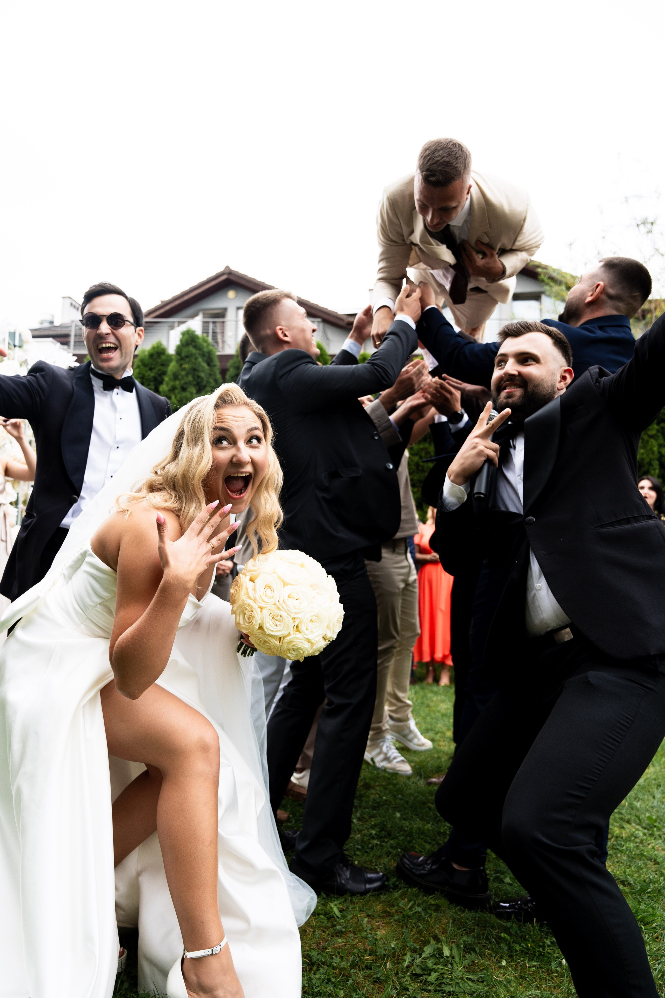 throwing groom photo wroclaw