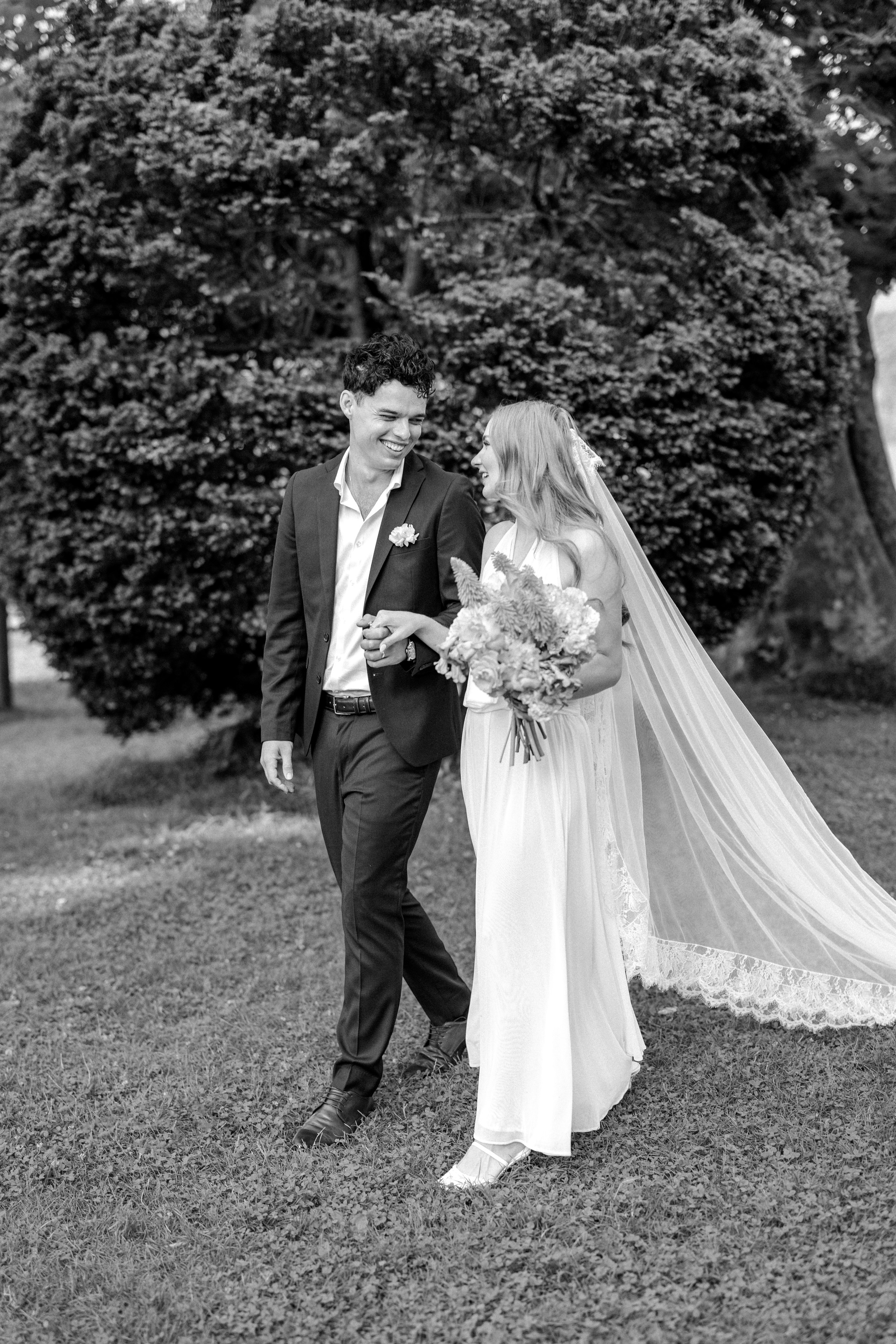An Early Morning Elopement on Lake Como: A Love Story to Remember. Wedding and Family Photographer Switzerland and Italy. Valeria Diaz