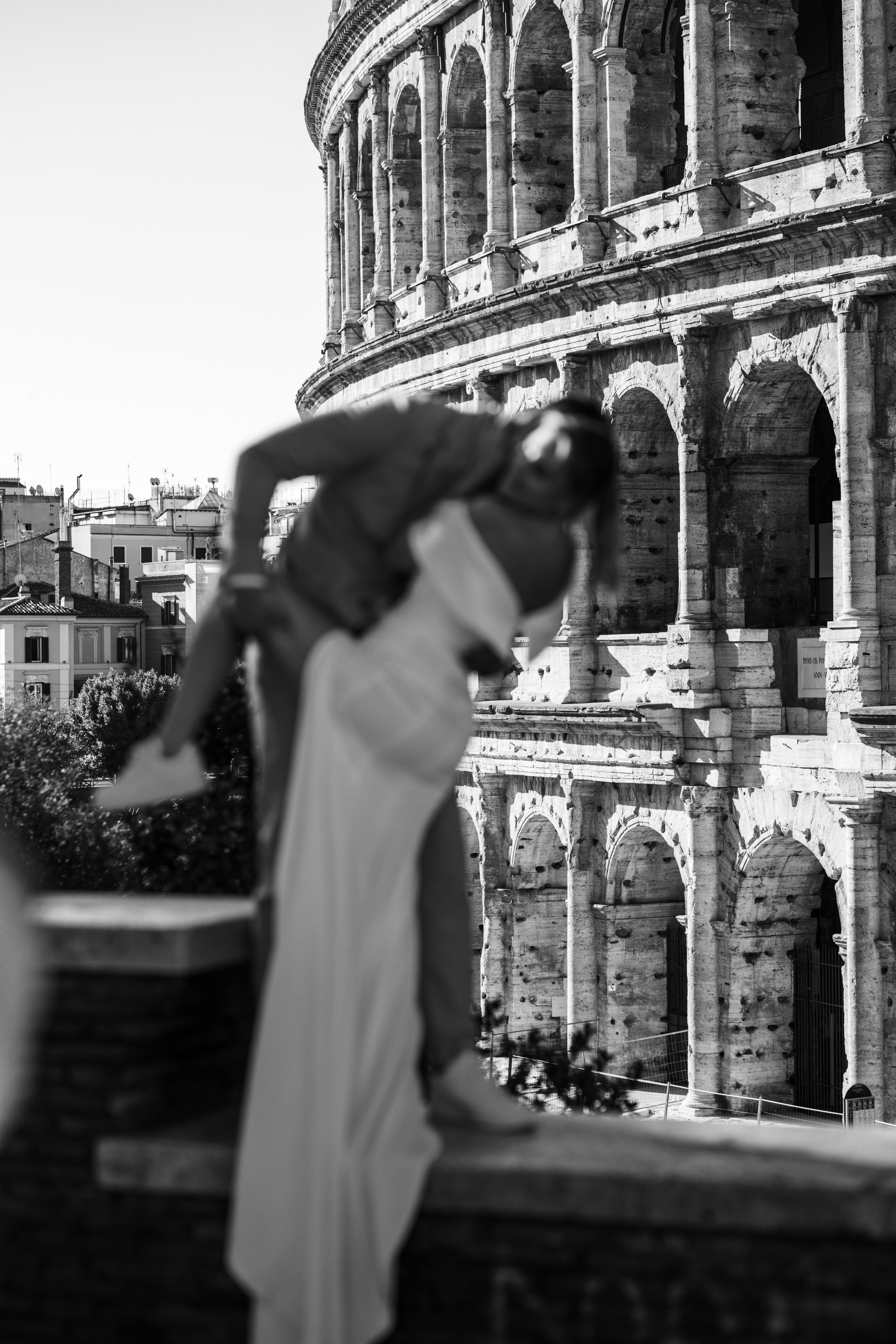 Rzym – pełen historii, ciepła i włoskiego temperamentu – stał się tłem dla wyjątkowej historii Klaudii i Michała 🤎. Fotograf Siedlce