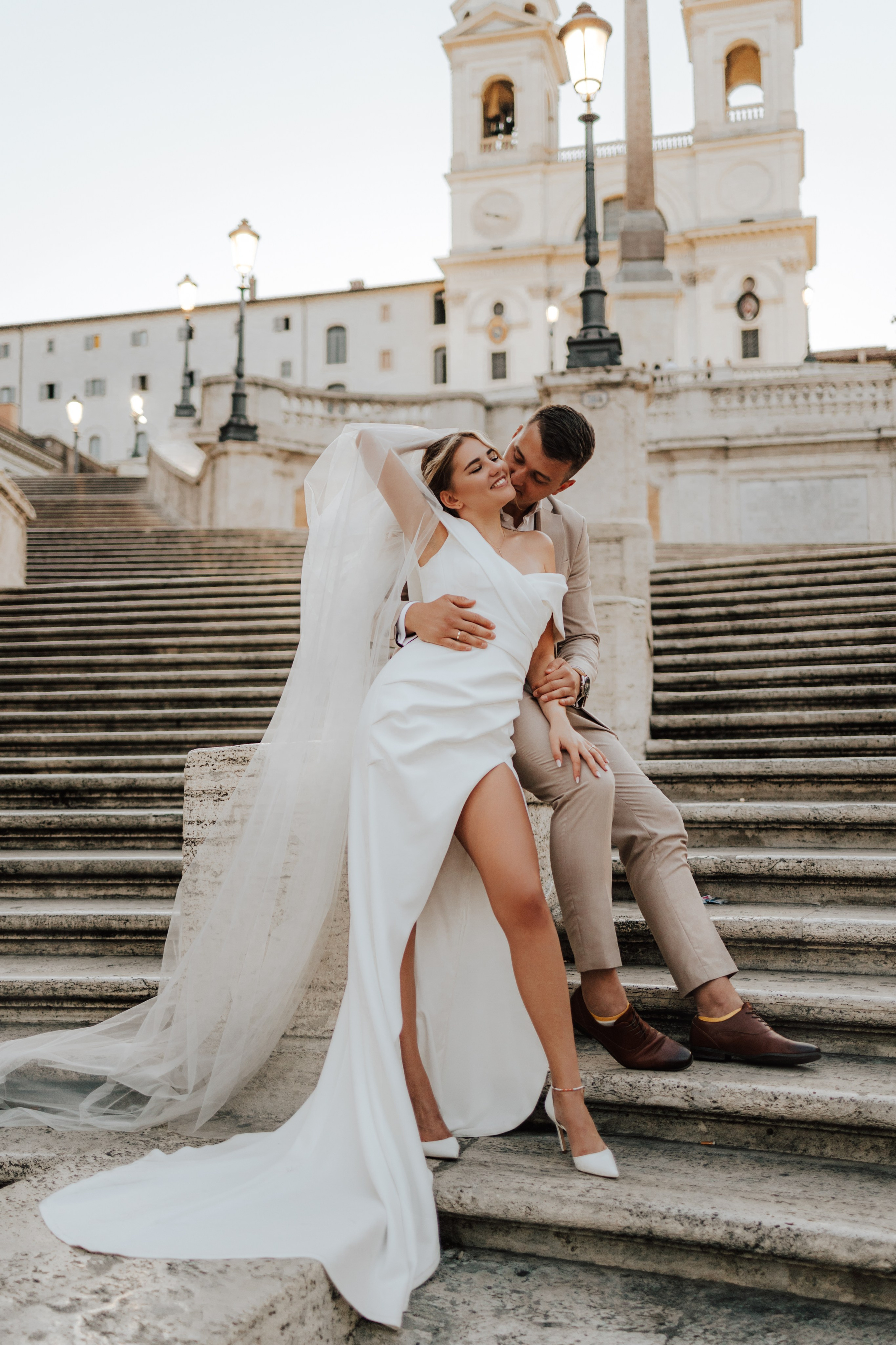 Rzym – pełen historii, ciepła i włoskiego temperamentu – stał się tłem dla wyjątkowej historii Klaudii i Michała 🤎. Fotograf Siedlce