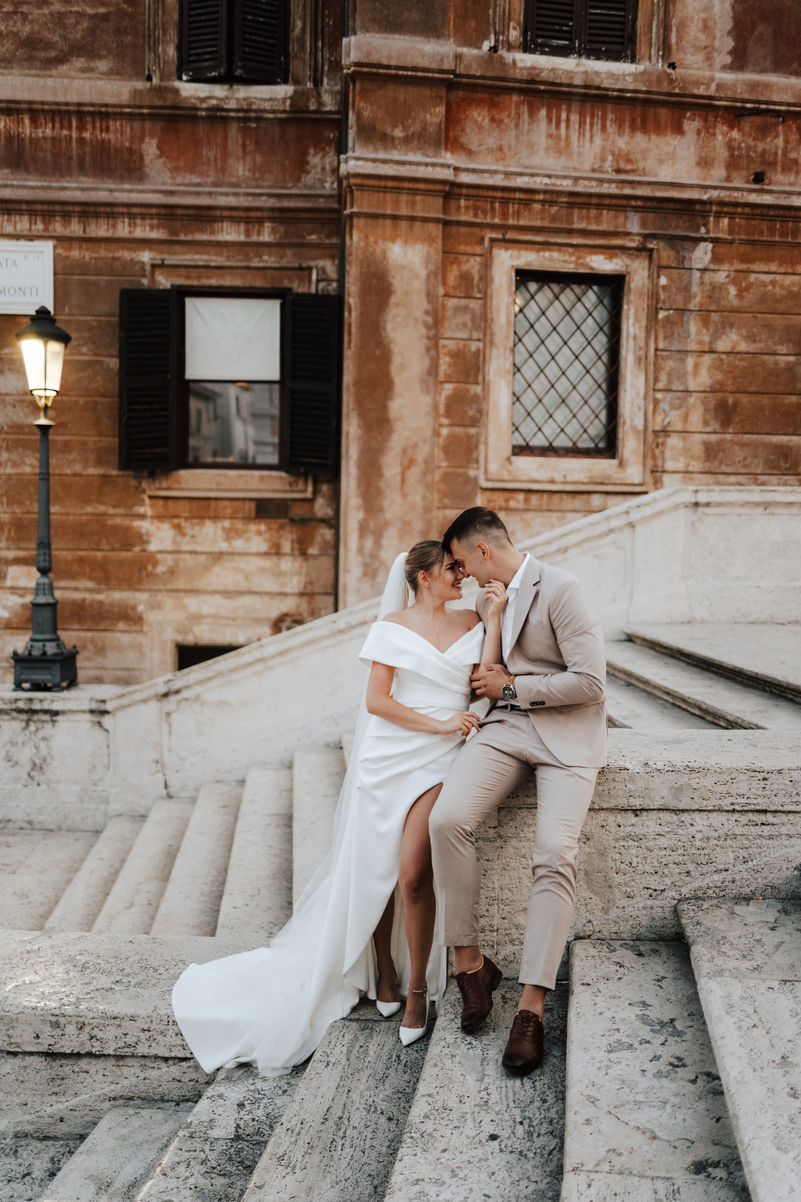 Rzym – pełen historii, ciepła i włoskiego temperamentu – stał się tłem dla wyjątkowej historii Klaudii i Michała 🤎. Fotograf Siedlce