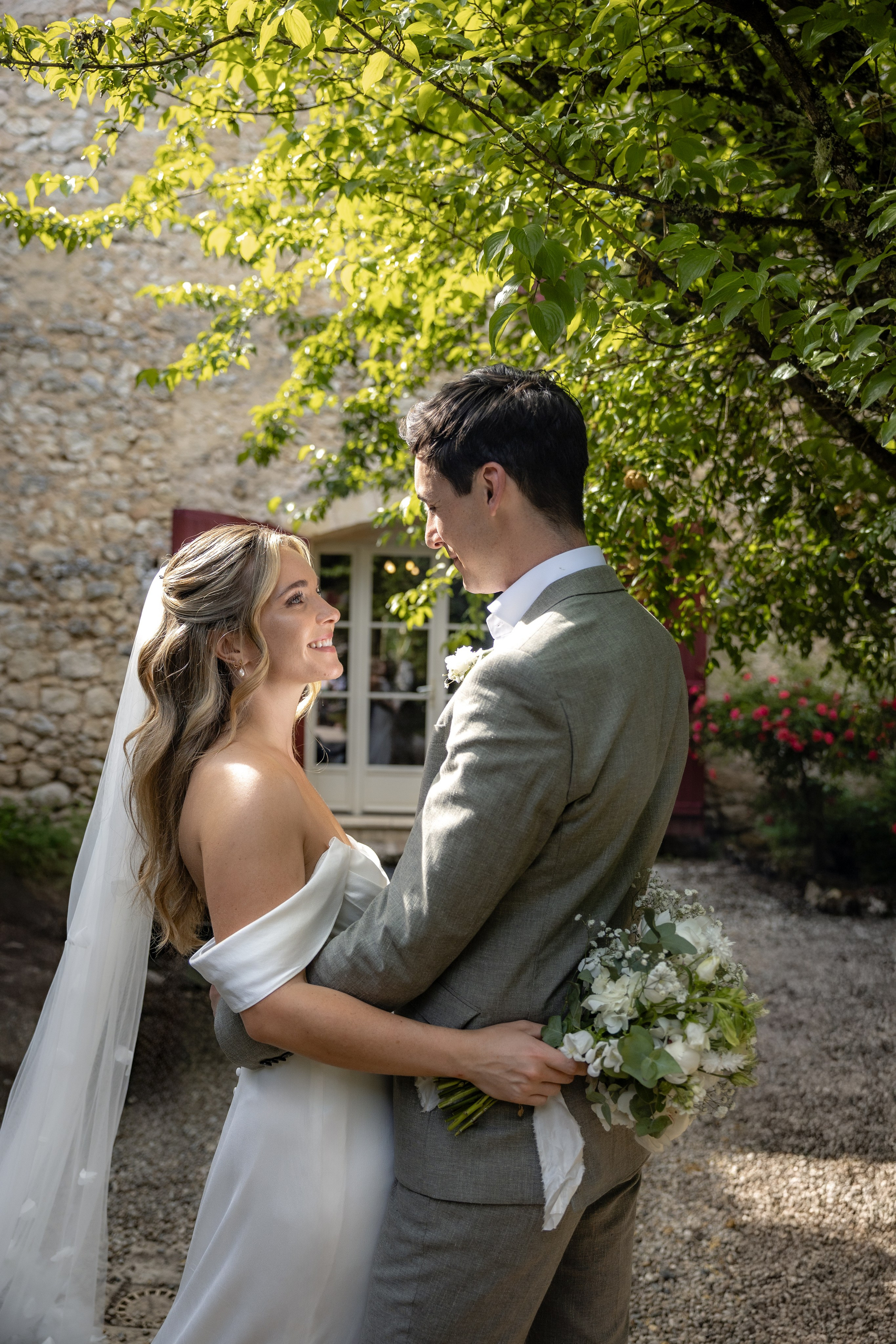 Sarah & Sean — a fairytale wedding at Château Sentout. Eugenie Smirnova — wedding, corporate and lifestyle photographer in Toulouse and Southwest France
