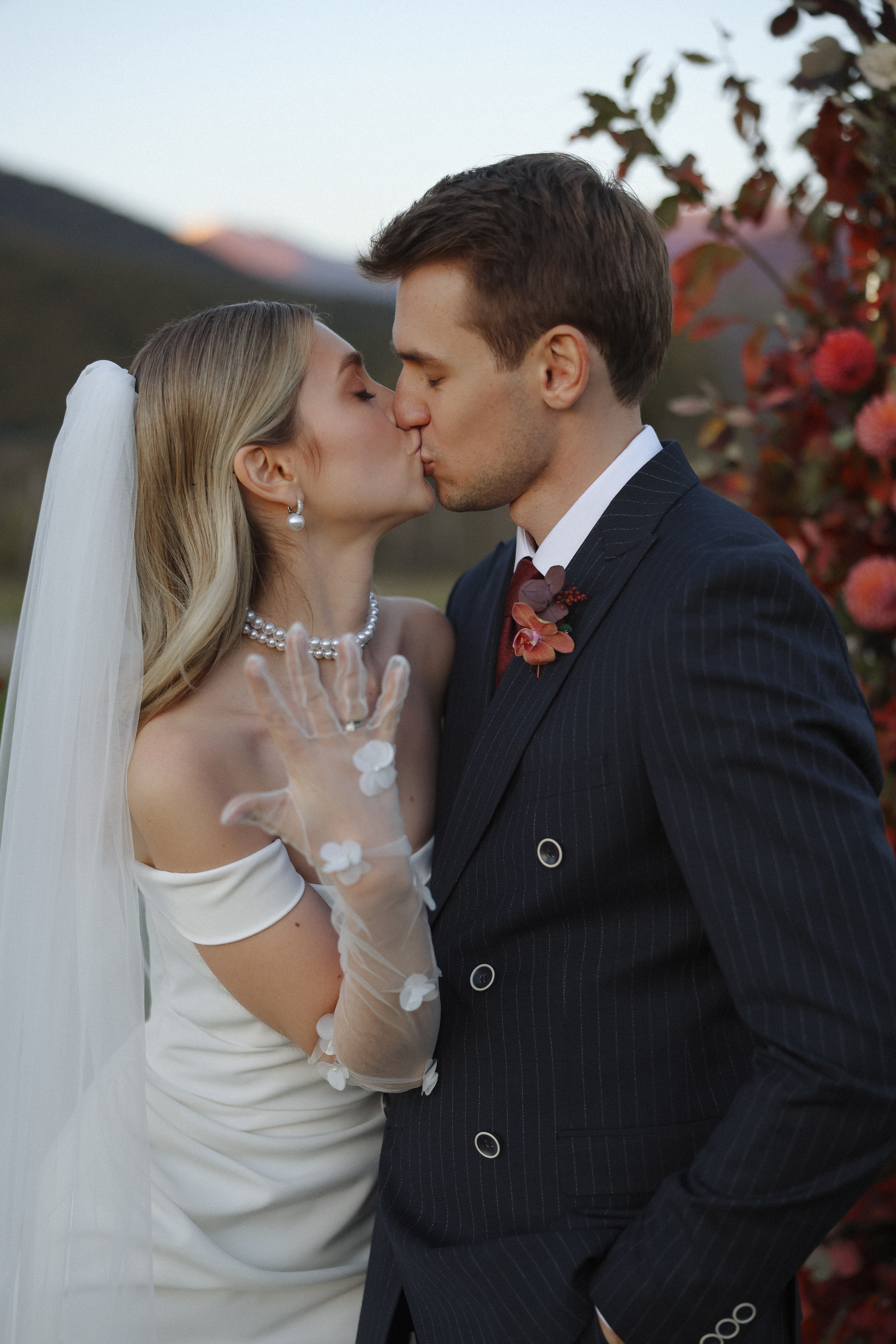 Жених и невеста на свадебной церемонии в Грузии, Кахетии