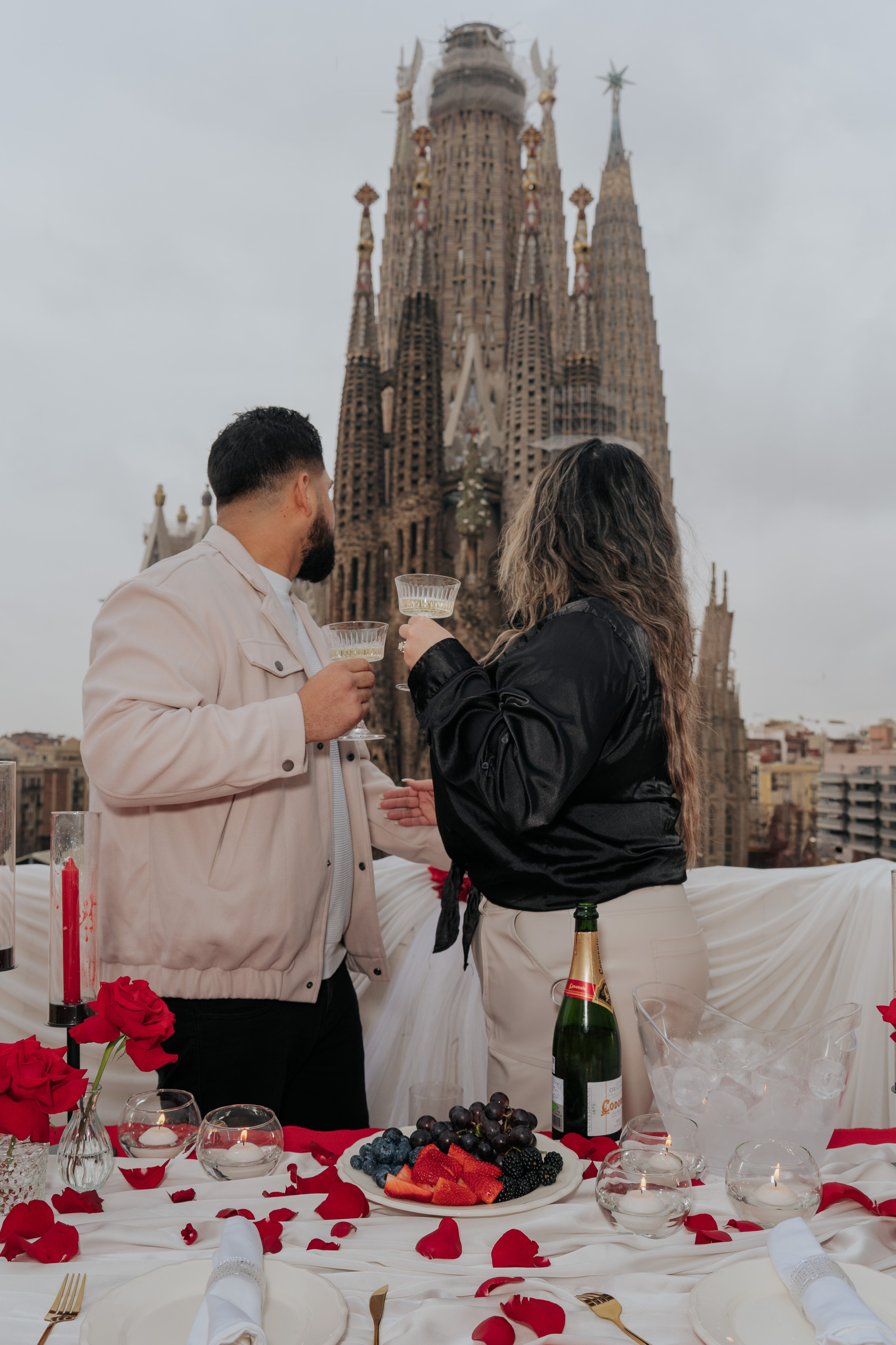 5 Romantic Date Ideas in Barcelona to Make Your Day Unforgettable. DiaFoto — Wow Photographer in Barcelona | Premium Barcelona Photoshoot Experience