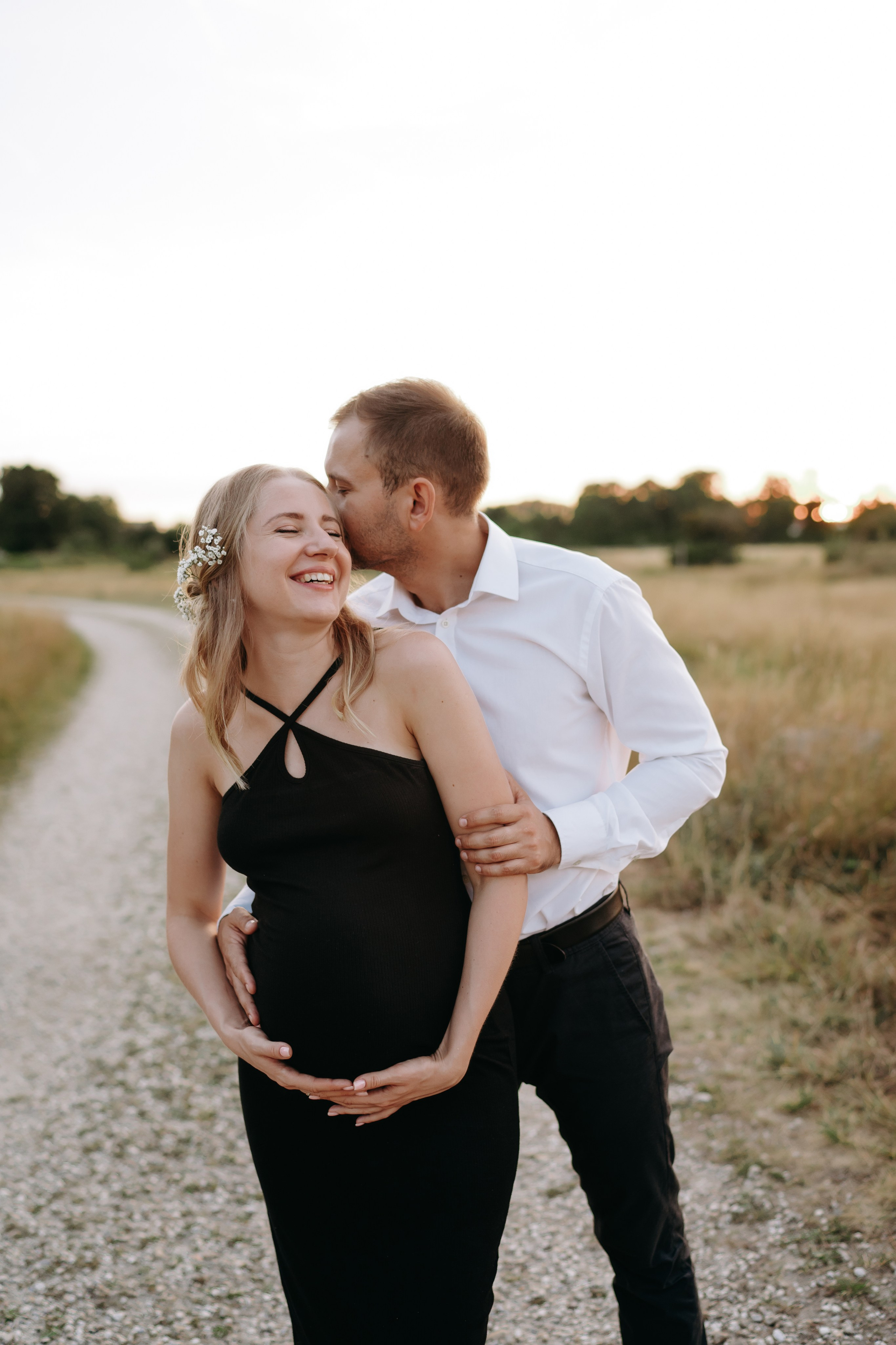 Photo session of a couple waiting for the baby in nature