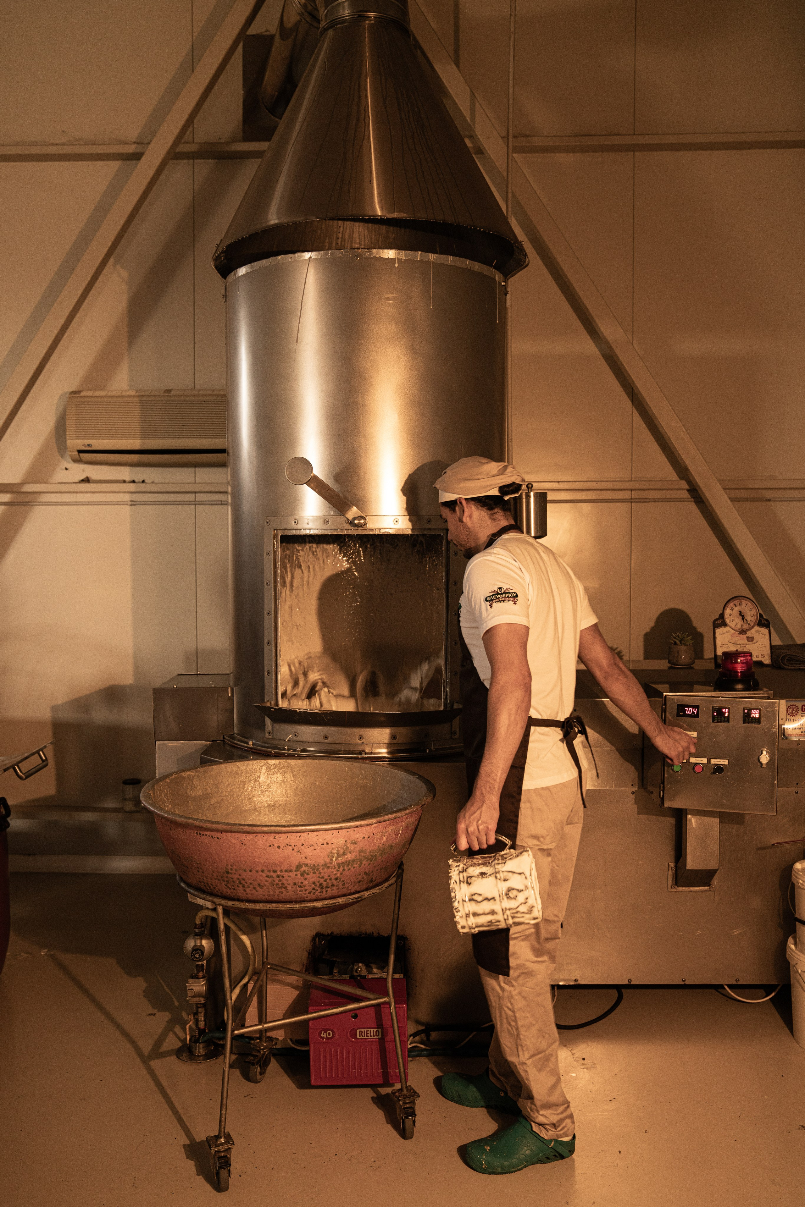 ΕΠΙΚΟΙΝΩΝΙΑ. Χαλβάς Ελευθερίου