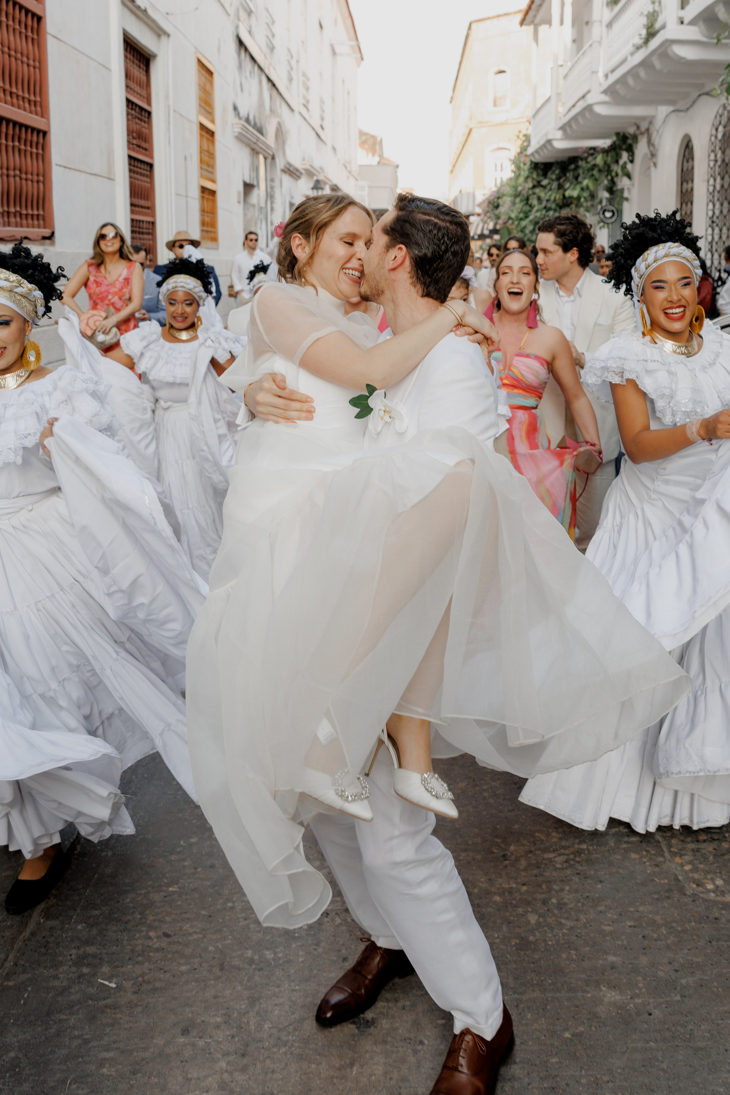 Fotógrafo de bodas en Cartagena, Colombia: Celebra tu amor en uno de los destinos más románticos del mundo, capturando cada momento especial con la experiencia y el encanto que solo este lugar puede brindar.