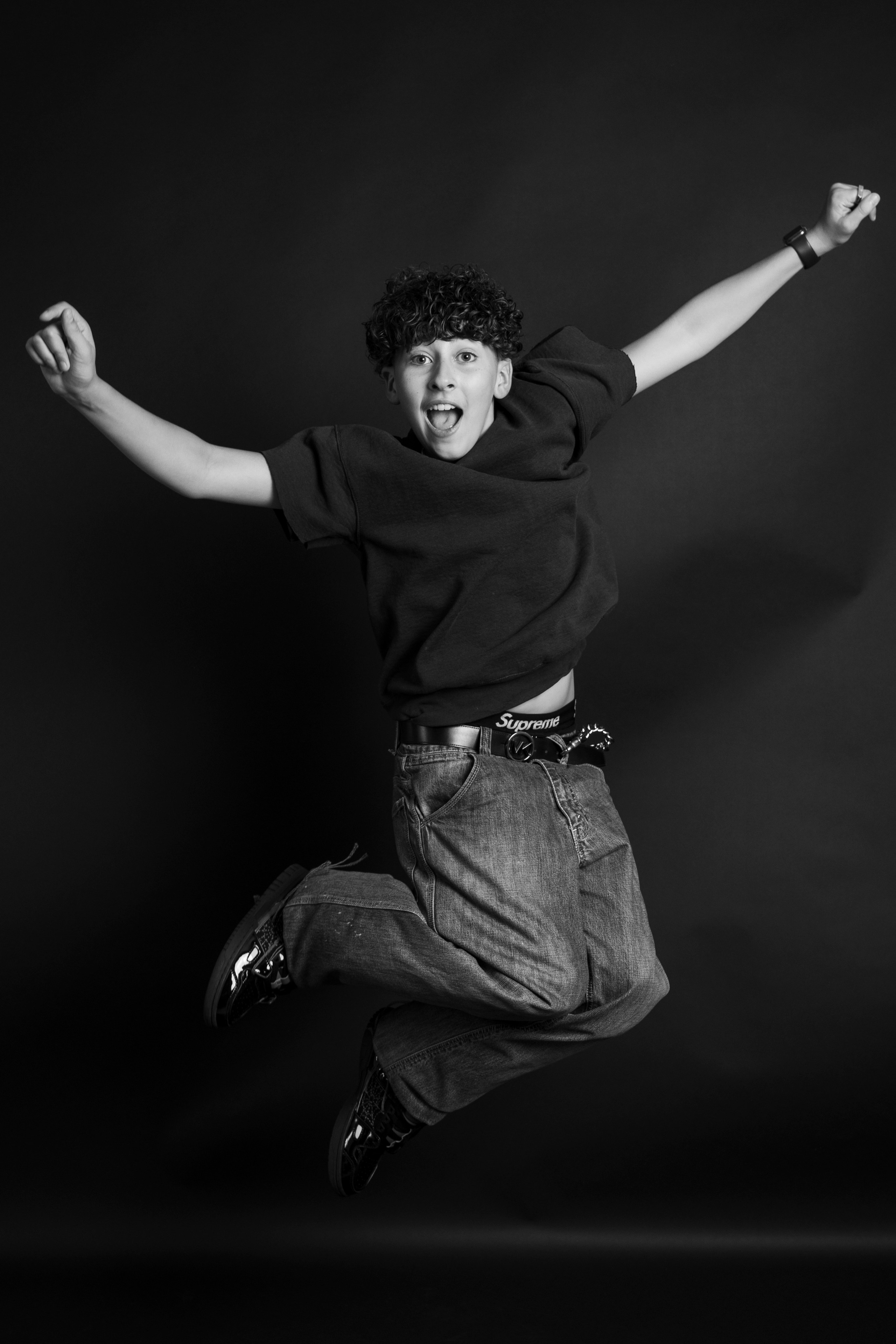 Черный фон. SHOOT IT YOURSELF — SELF PORTRAIT STUDIO IN CHICAGO