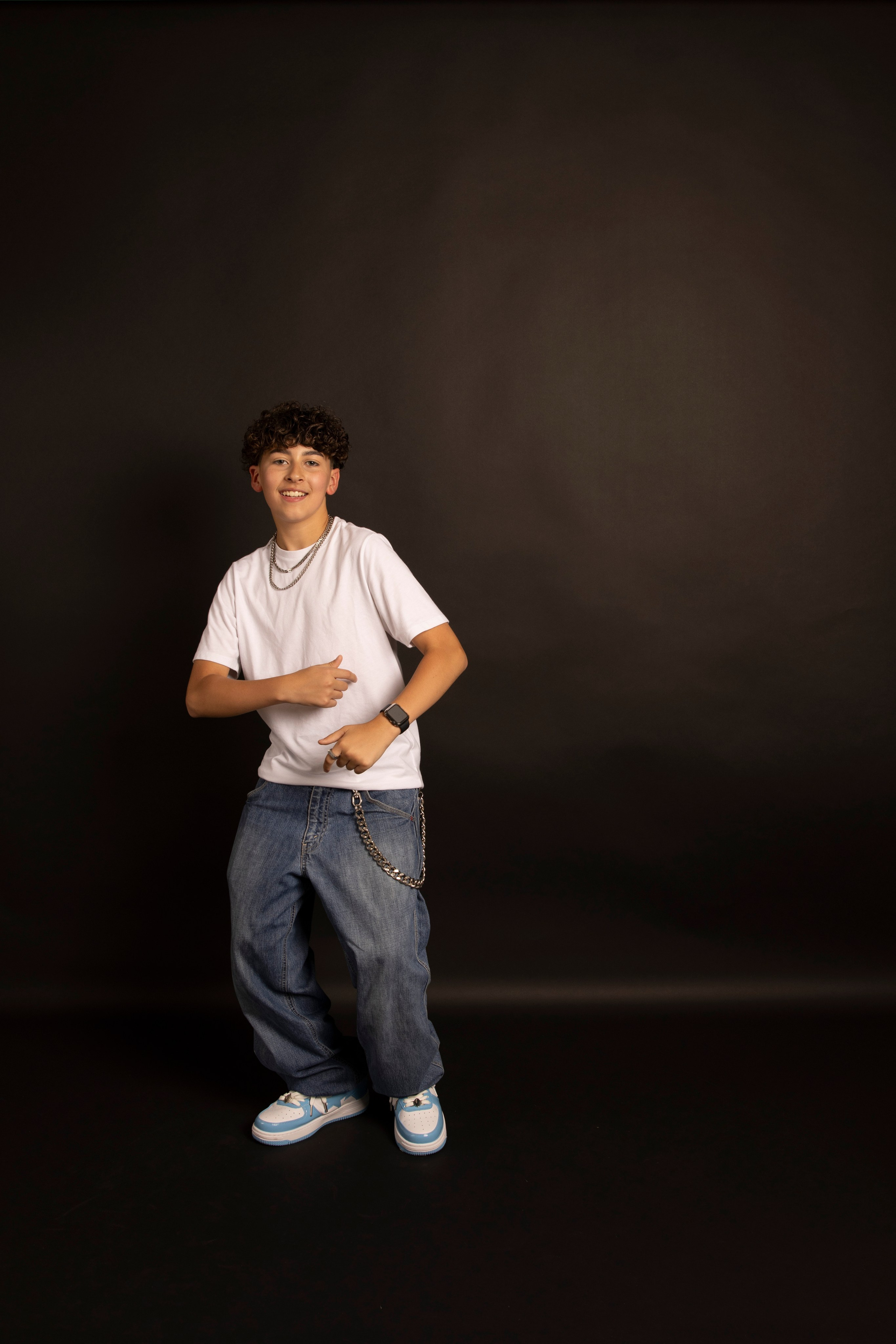 Черный фон. SHOOT IT YOURSELF — SELF PORTRAIT STUDIO IN CHICAGO