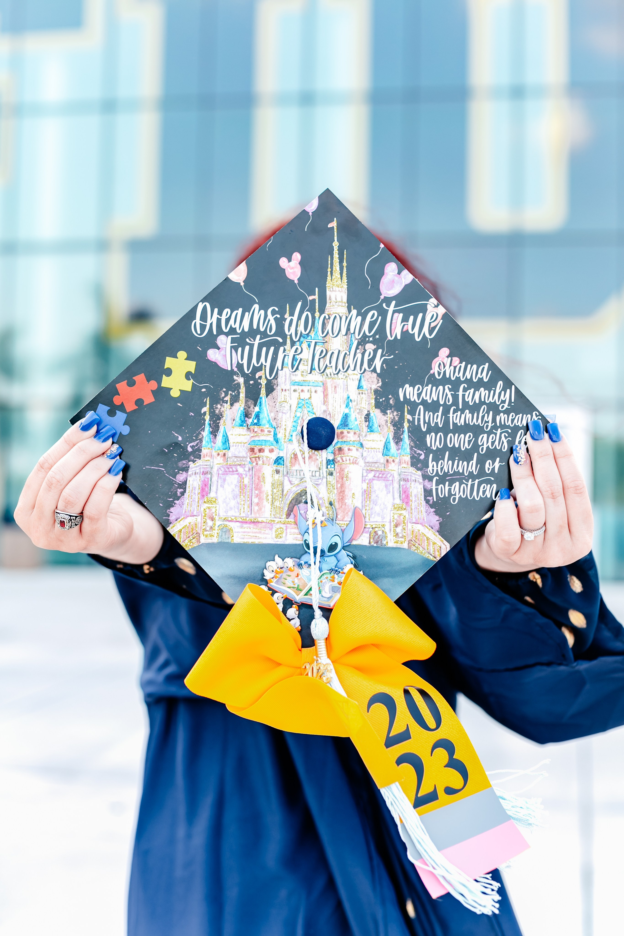 Decorating your graduation cap: do’s and don’ts. Portrait and graduation photographer Marina Simanava
