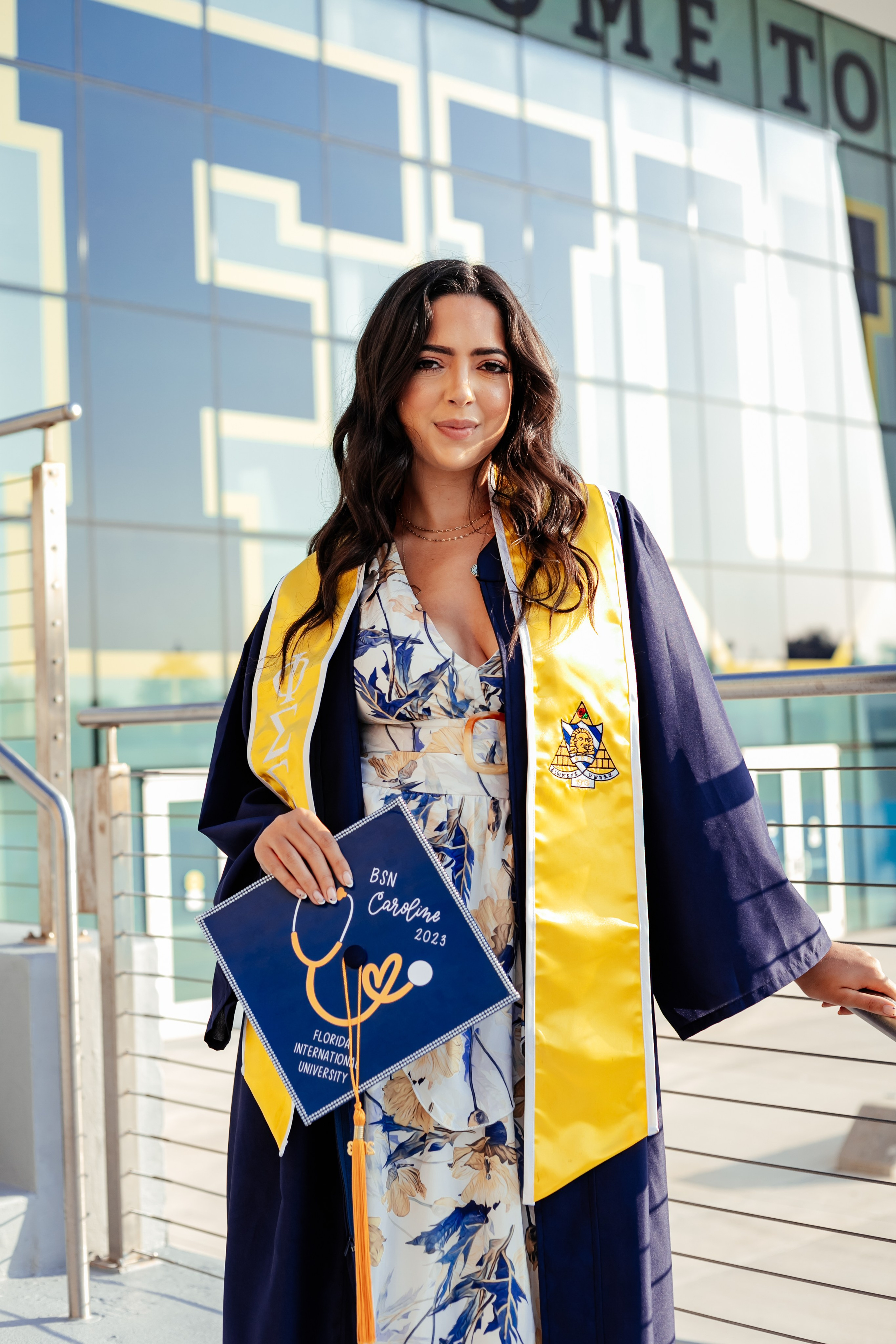 Decorating your graduation cap: do’s and don’ts. Portrait and graduation photographer Marina Simanava