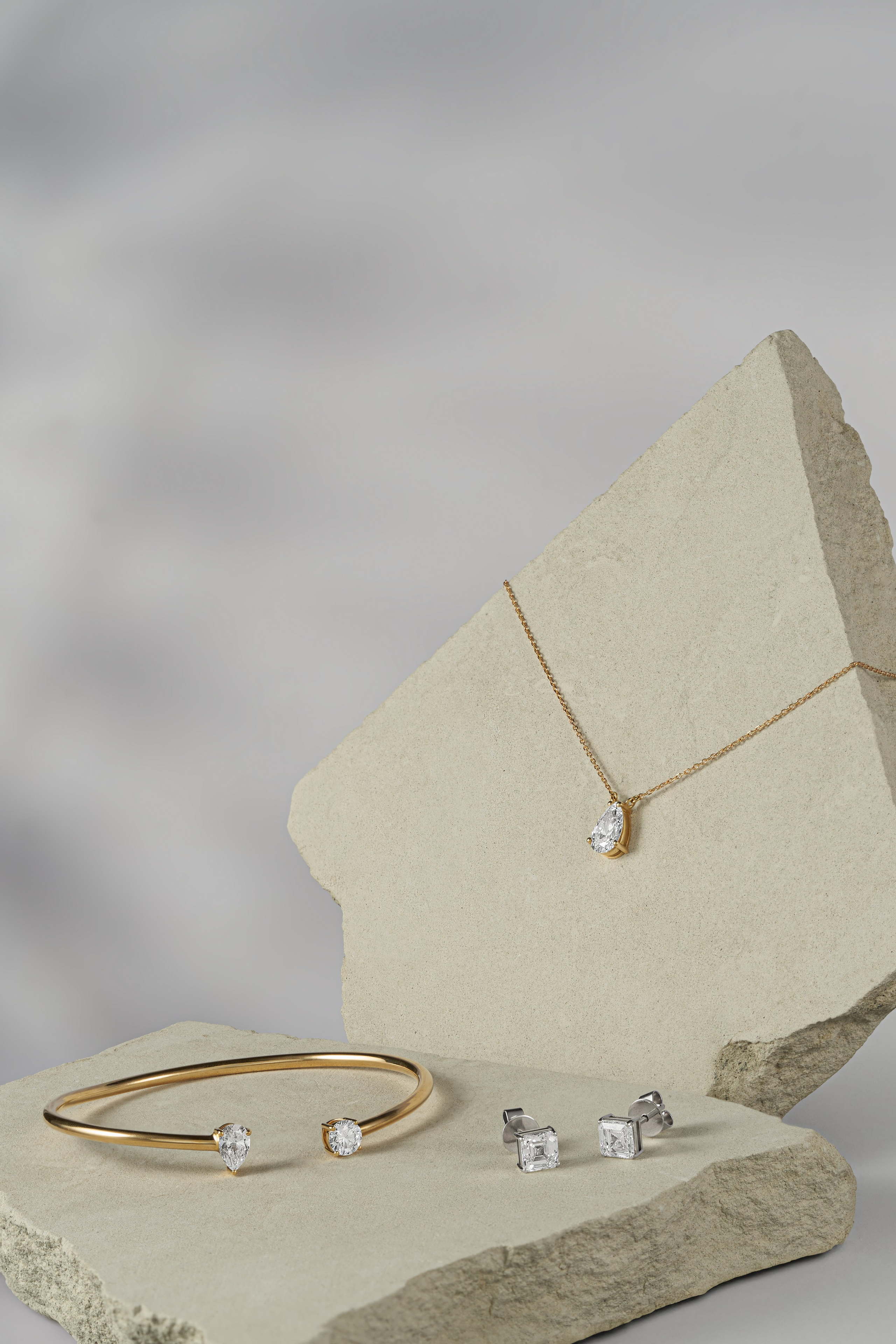 Primer plano de detalles y texturas del producto.