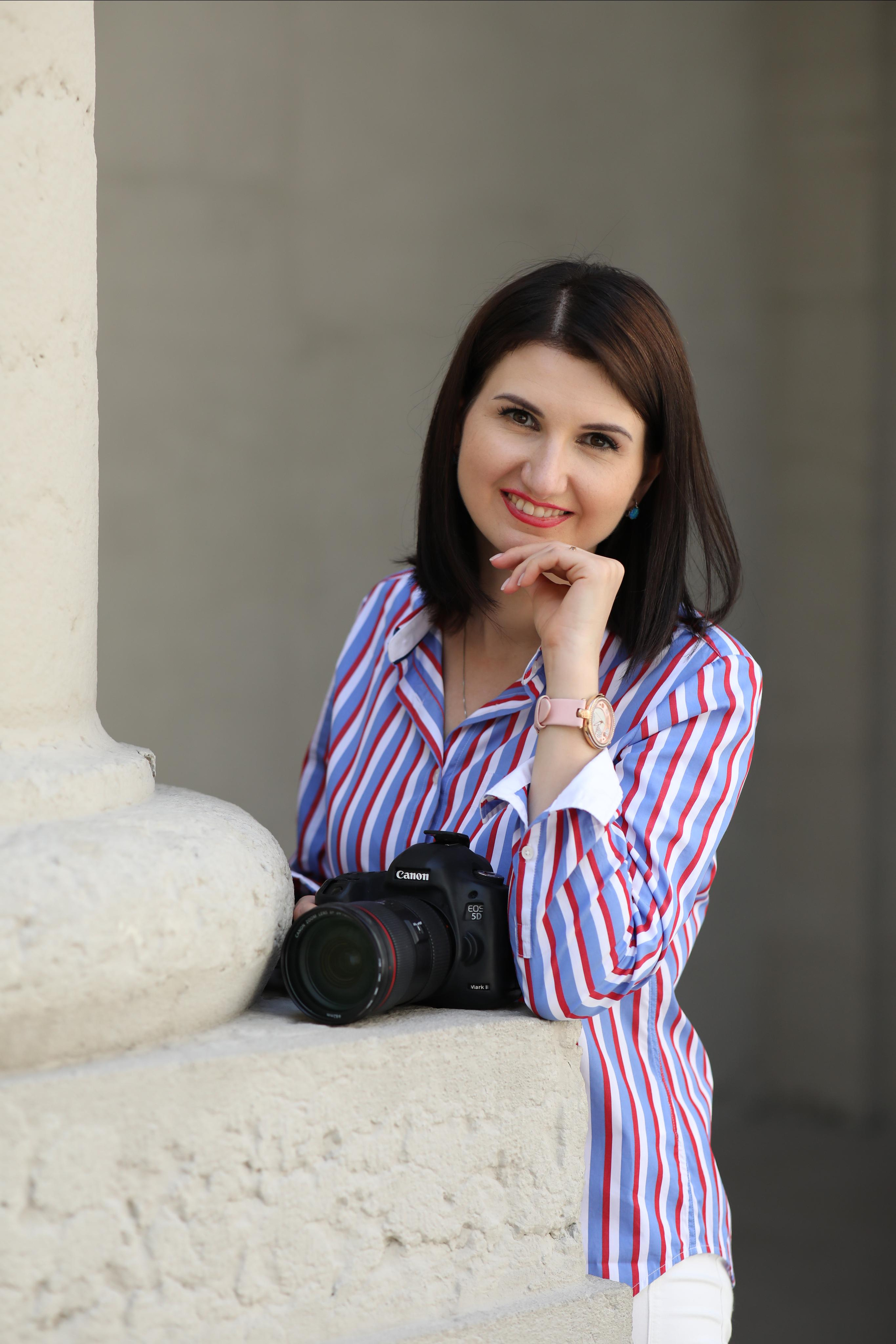 A PROPOS. Photographe professionelle spécialisée dans la photographie de grosses