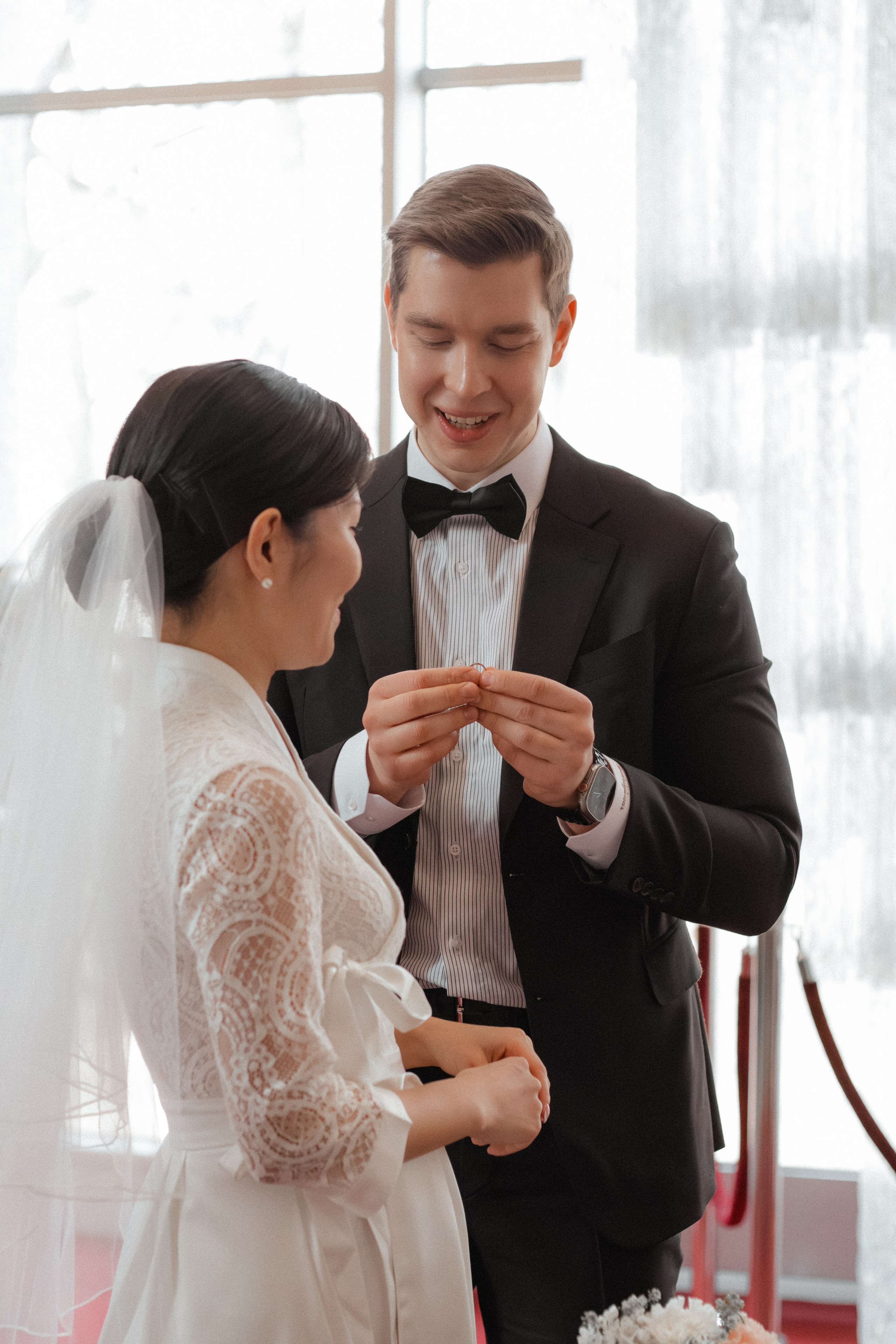 Fotosesija Vilniaus Santuokų Rūmuose. Framed by Evelina | Vestuvių fotografė