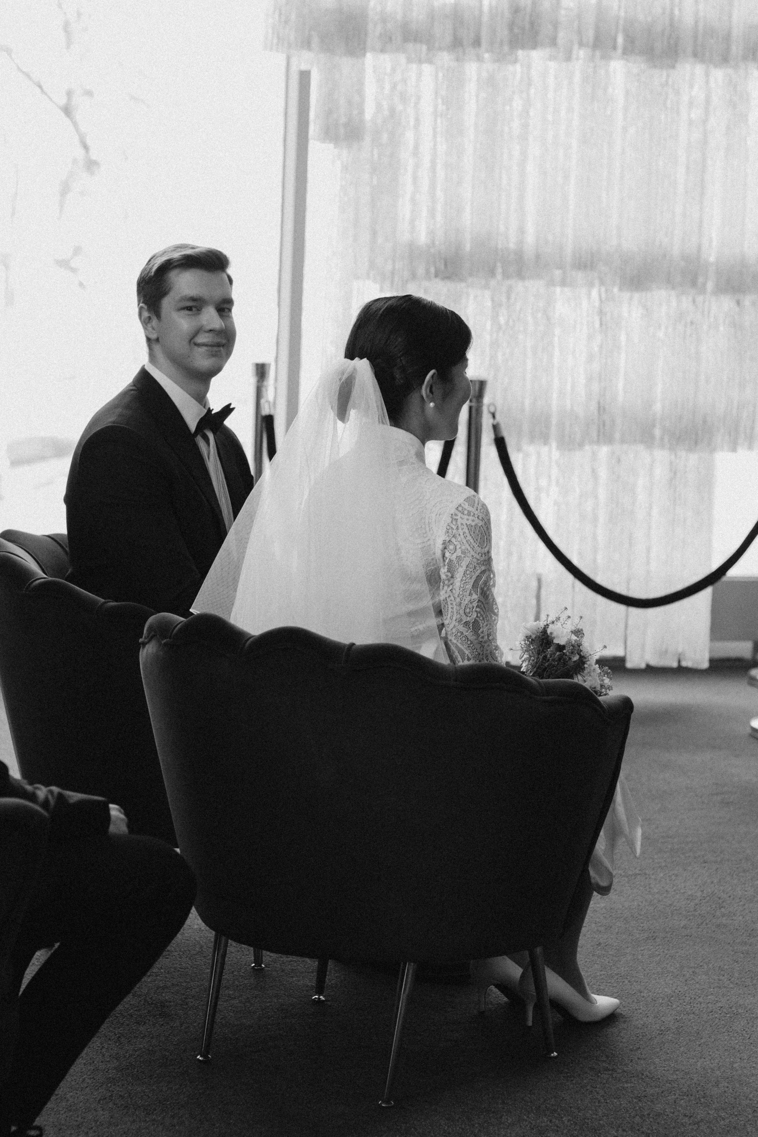 Fotosesija Vilniaus Santuokų Rūmuose. Framed by Evelina | Vestuvių fotografė