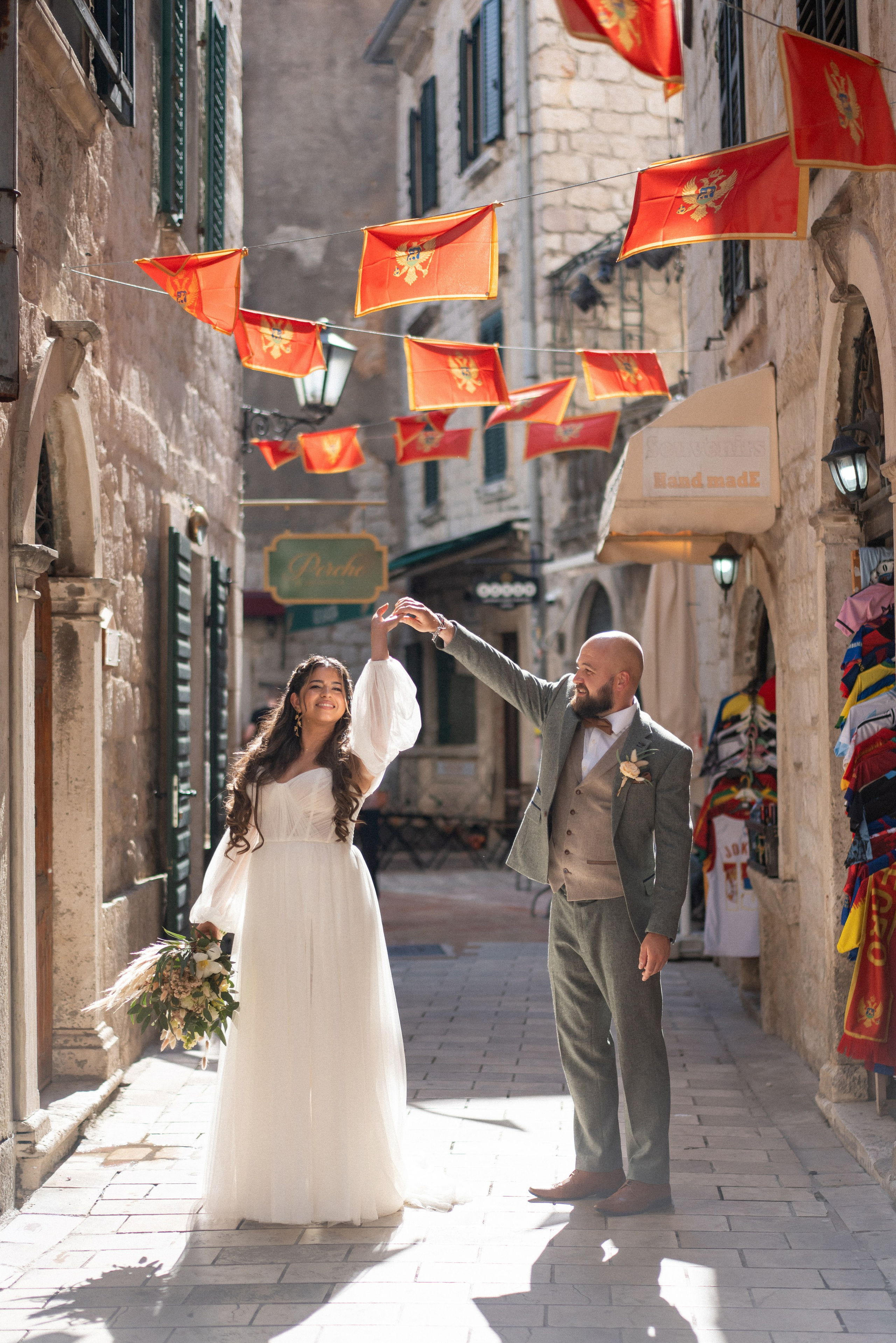 Elopement u Crnoj Gori: intimno vjenčanje udvoje. Fotograf i snimatelj u Crnoj Gori
