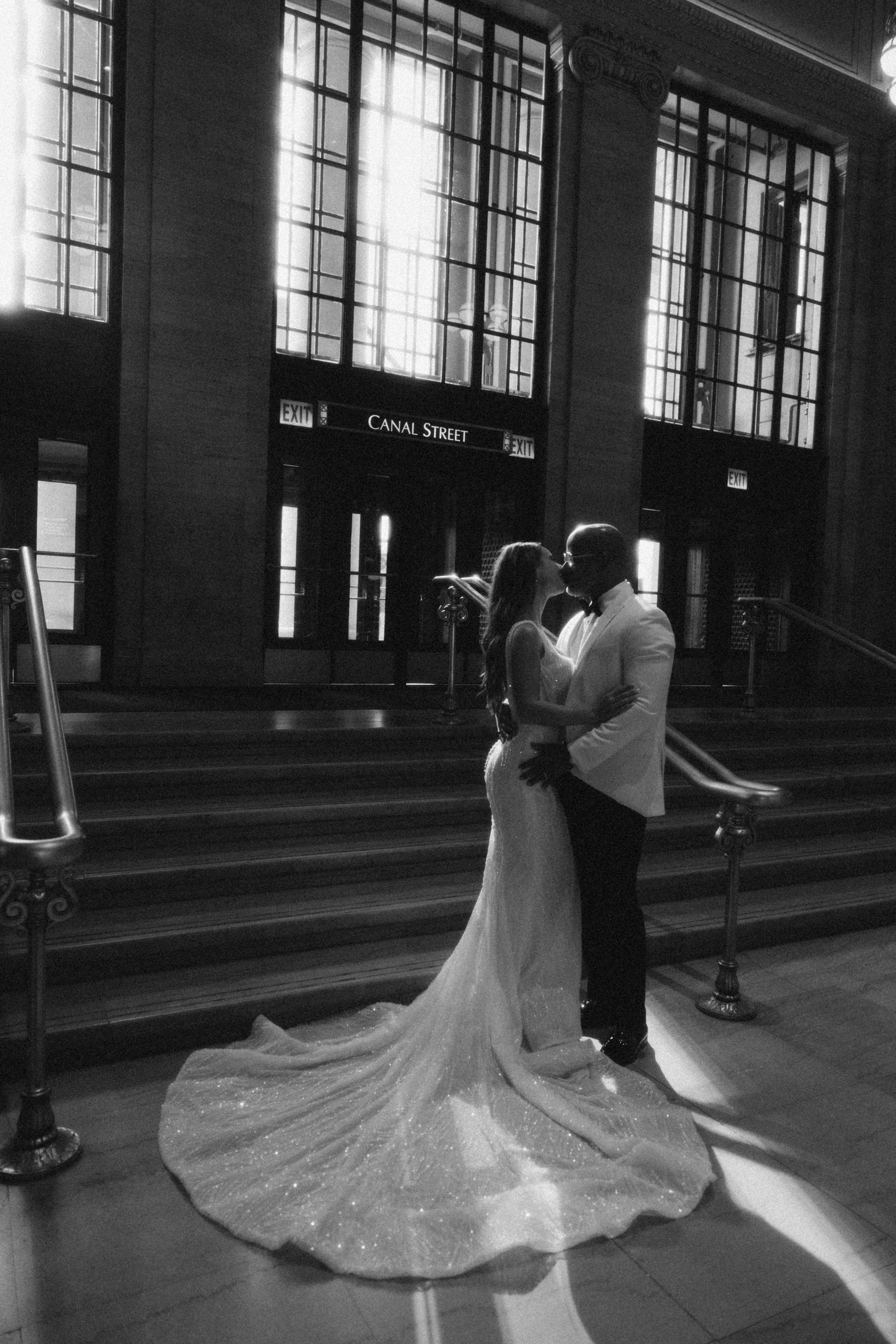 Family photoshoot in Chicago park during fall