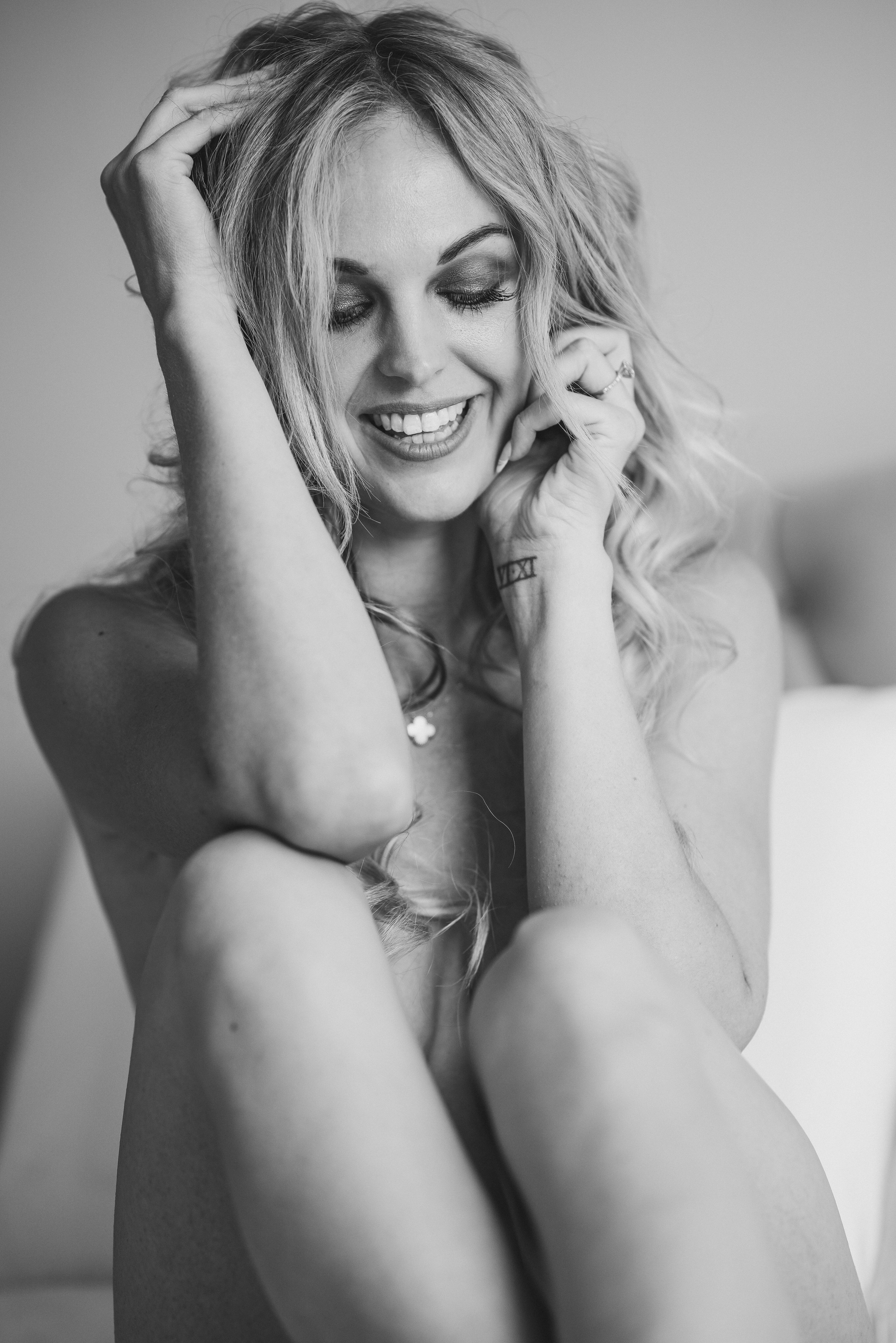 Classical and artistic boudoir photo session in Solihull and Birmingham.